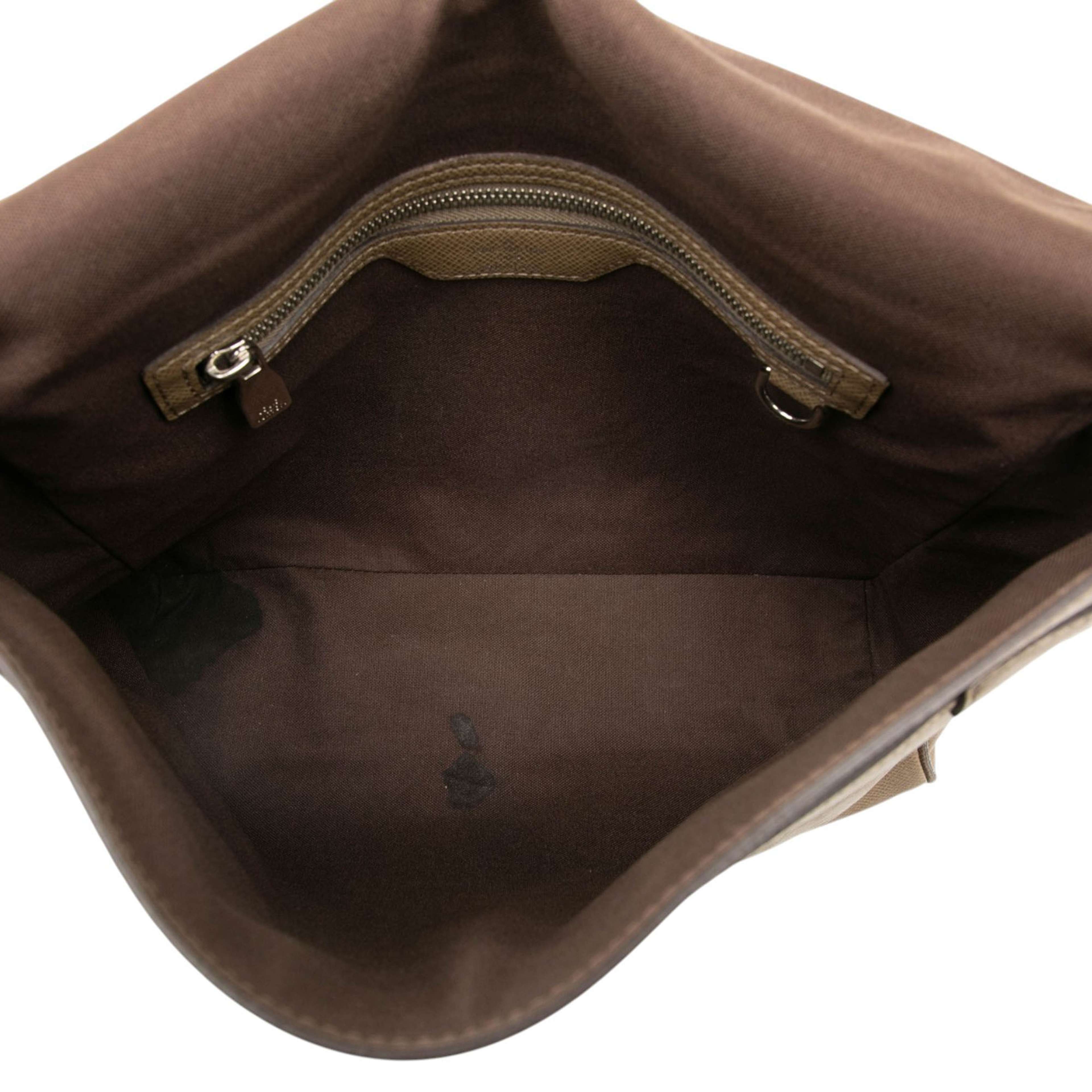 Louis Vuitton Taiga Roman Mm, från Luxclusif, i färgen brun. Klicka för att öppna bilden i stort format