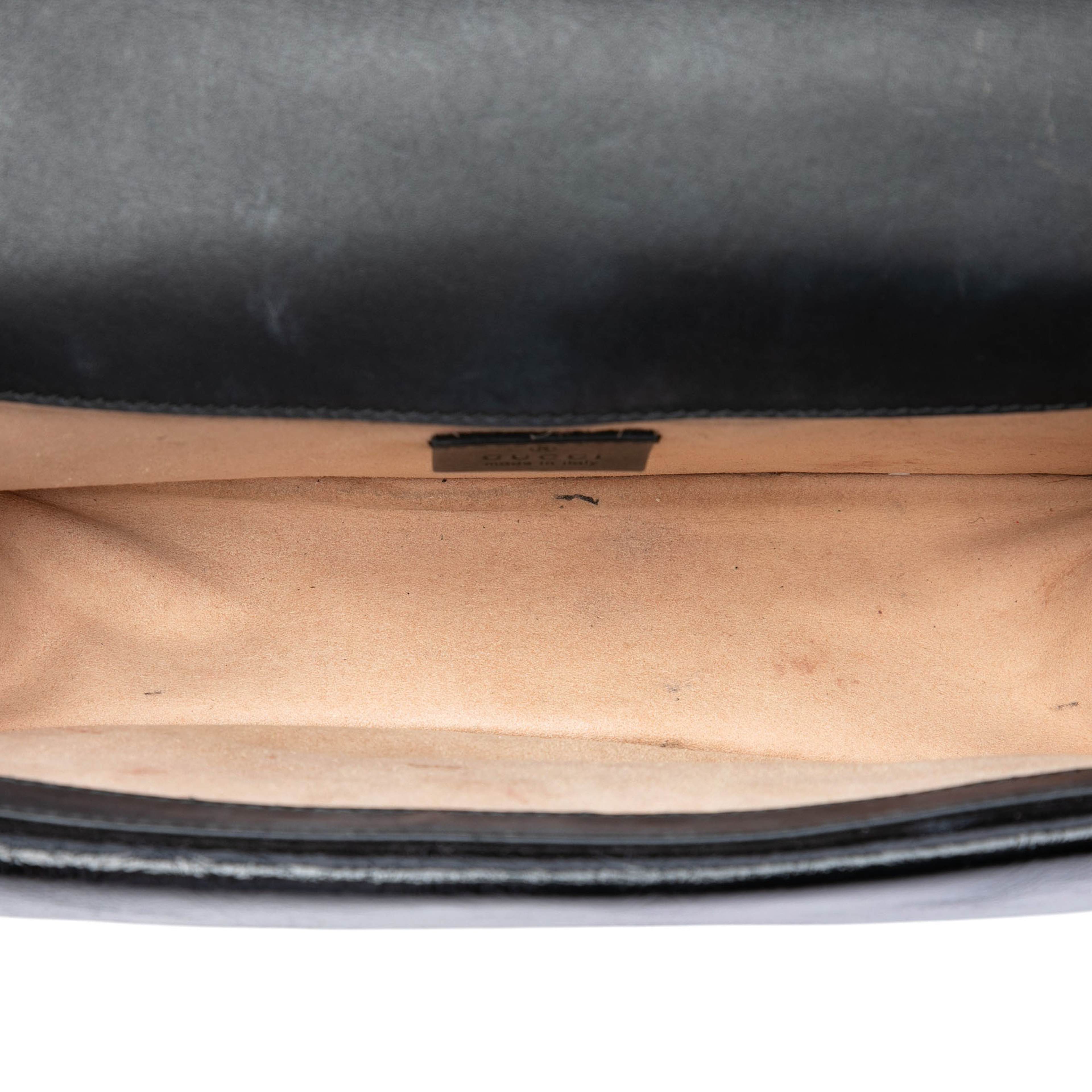 Gucci Medium Gg Velvet Dionysus Crossbody, från Luxclusif, i färgen svart. Klicka för att öppna bilden i stort format