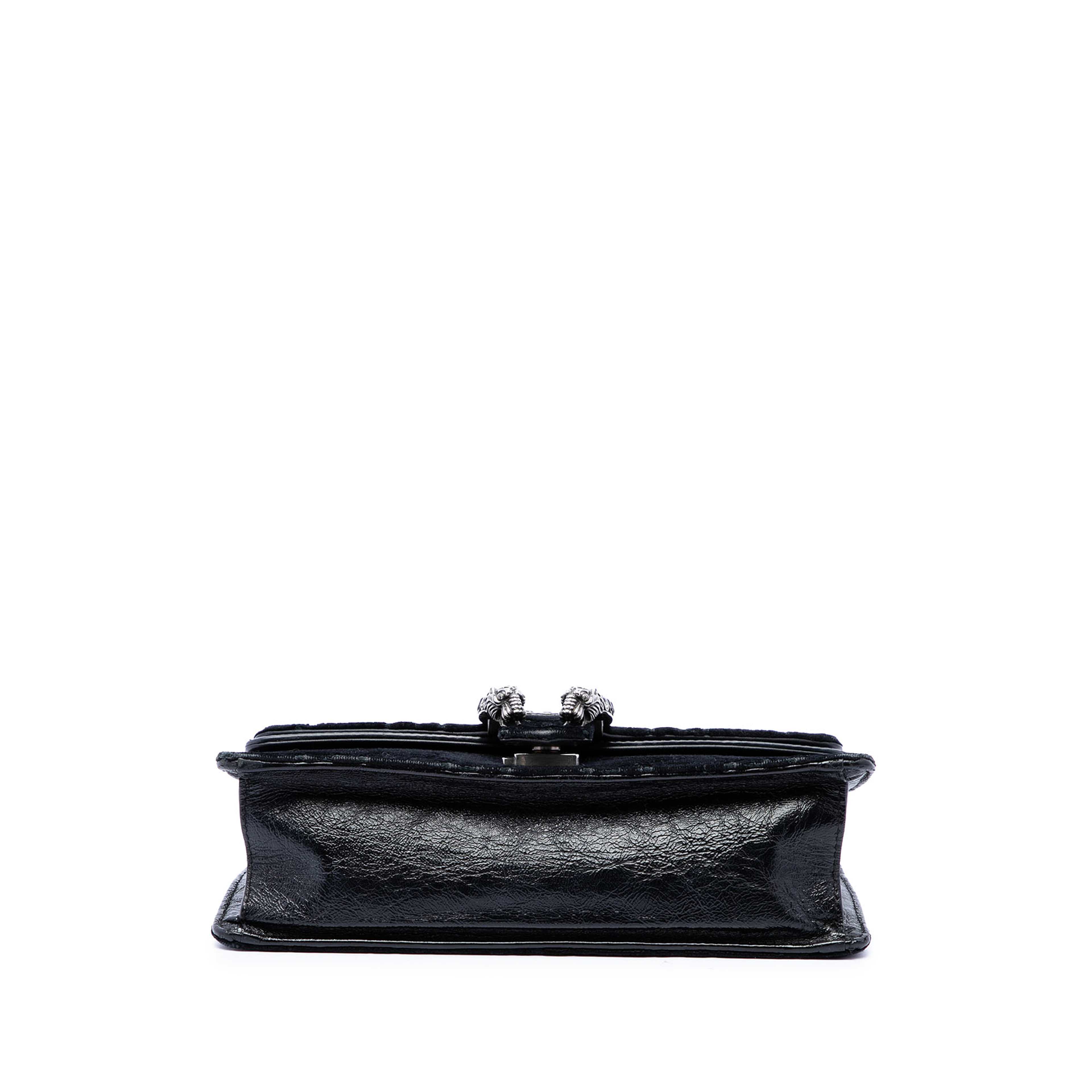 Gucci Medium Gg Velvet Dionysus Crossbody, från Luxclusif, i färgen svart. Klicka för att öppna bilden i stort format