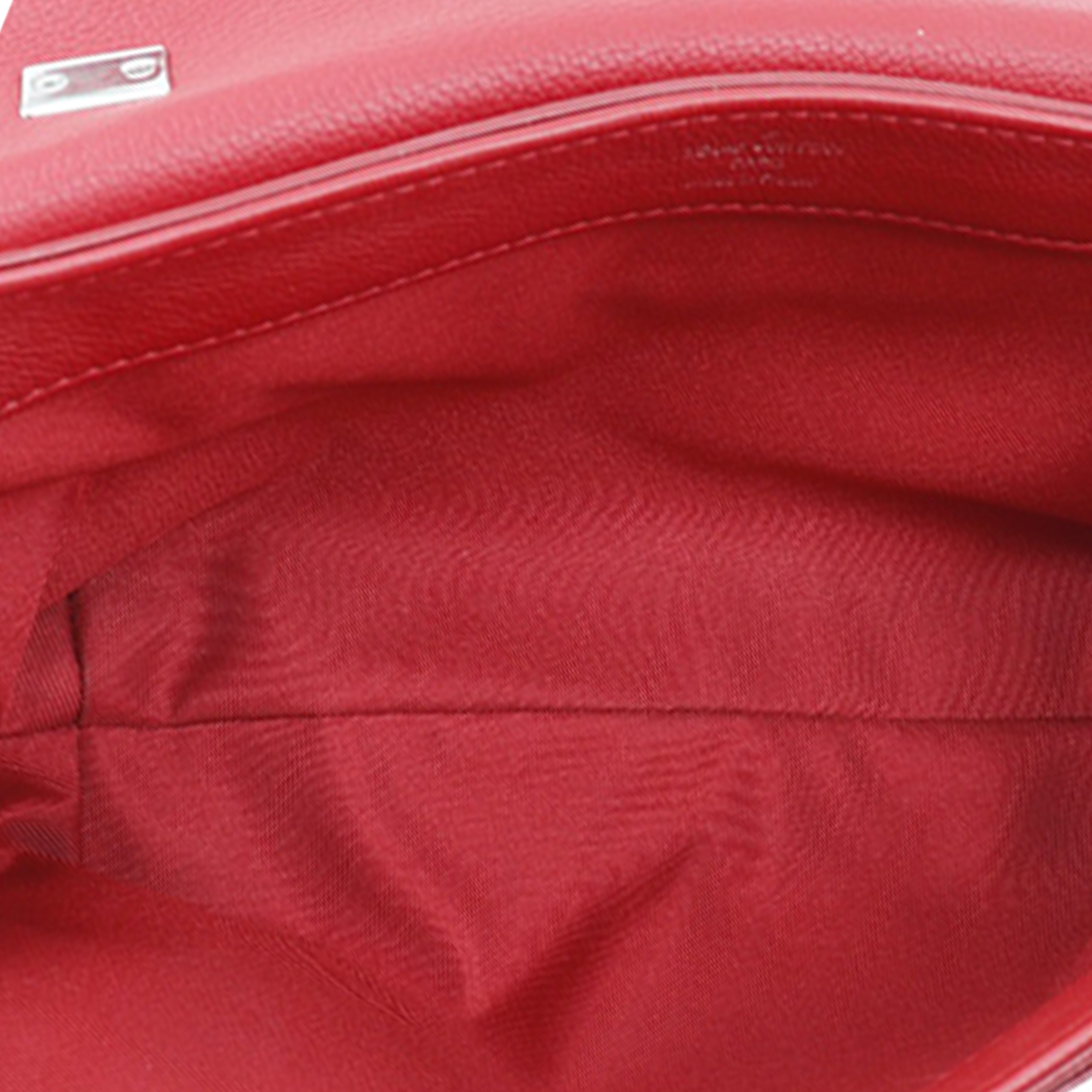 Louis Vuitton Leather Lockme Ii Bb, från Luxclusif, i färgen red. Klicka för att öppna bilden i stort format