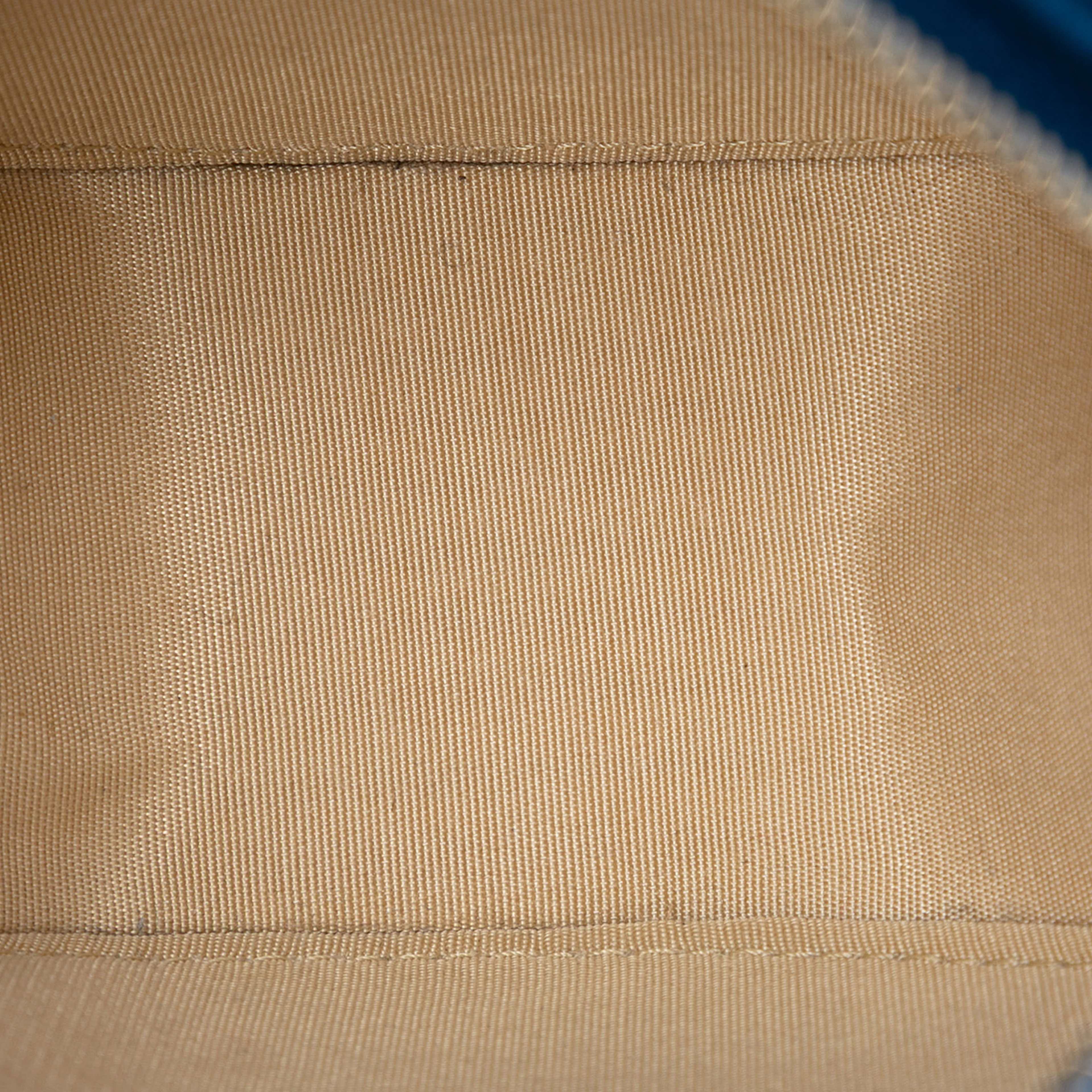 Chanel Cc Quilted Lambskin Pearl Crush Round Clutch With Chain, från Luxclusif, i färgen blue. Klicka för att öppna bilden i stort format