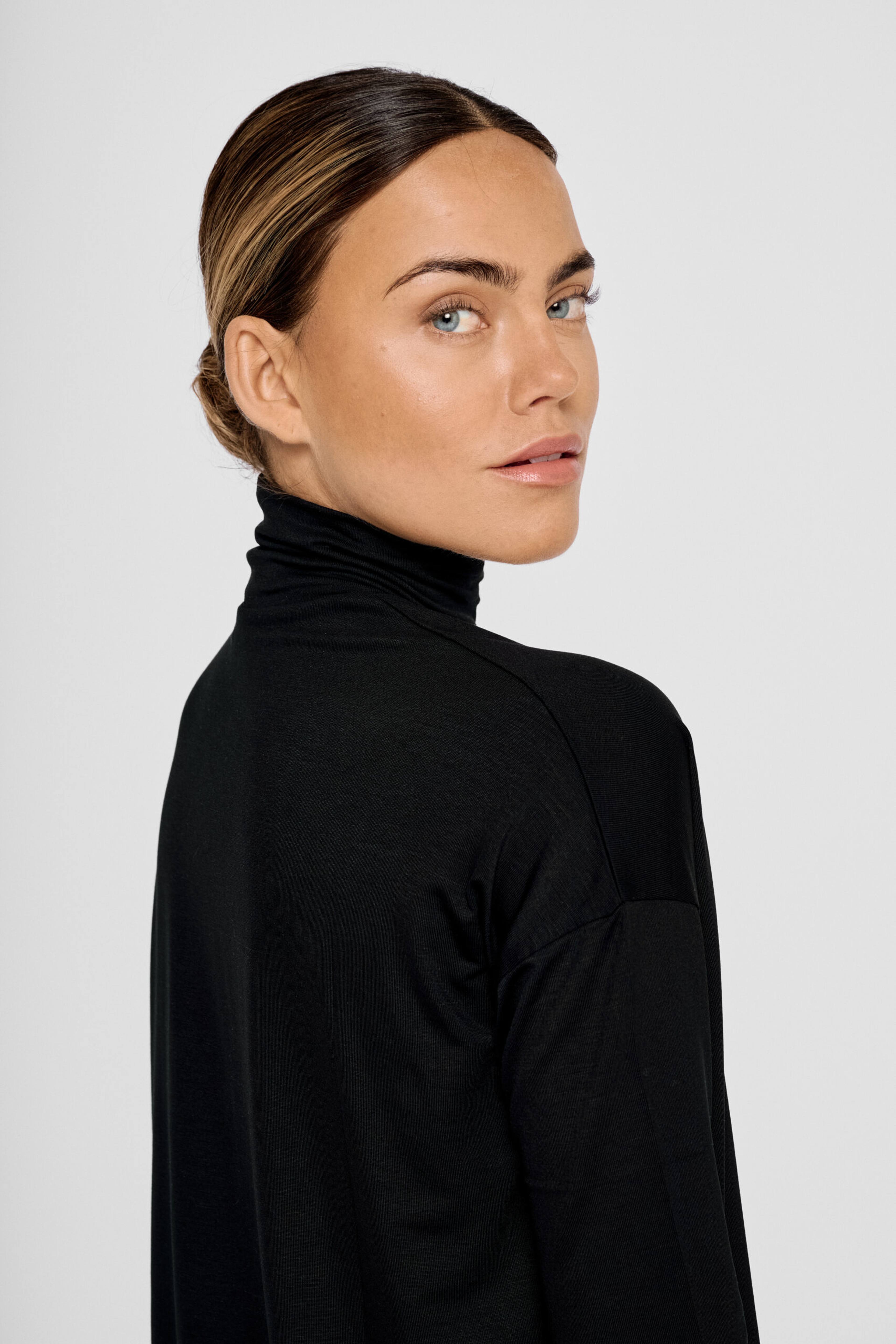 Tomasine Turtleneck Top - Black