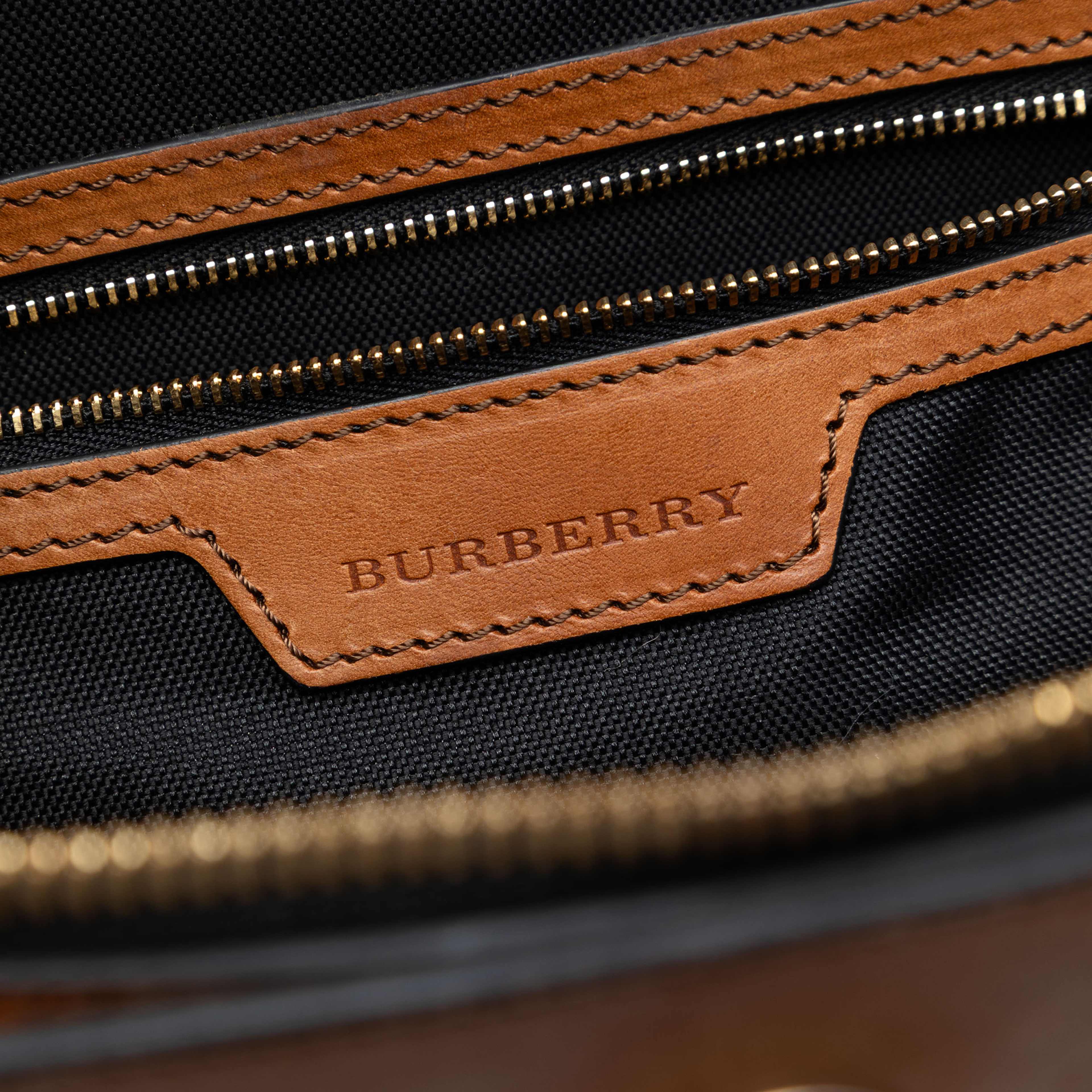 Burberry Medium Haymarket Check Coated Canvas Orchard Bowling Bag, från Luxclusif, i färgen beige. Klicka för att öppna bilden i stort format