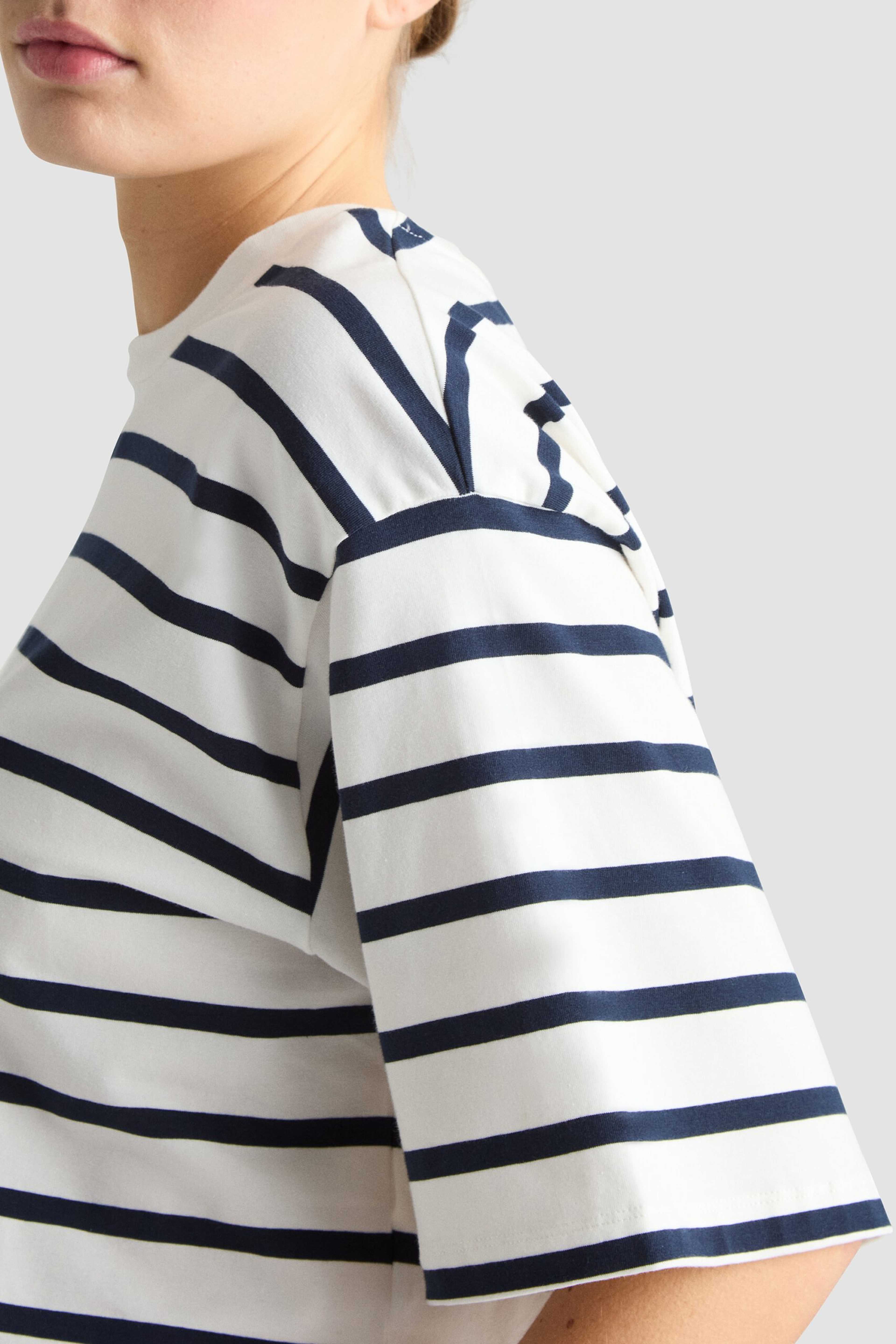 Tibi Tee - Midnight Stripe, från Residus, i färgen blue. Klicka för att öppna bilden i stort format