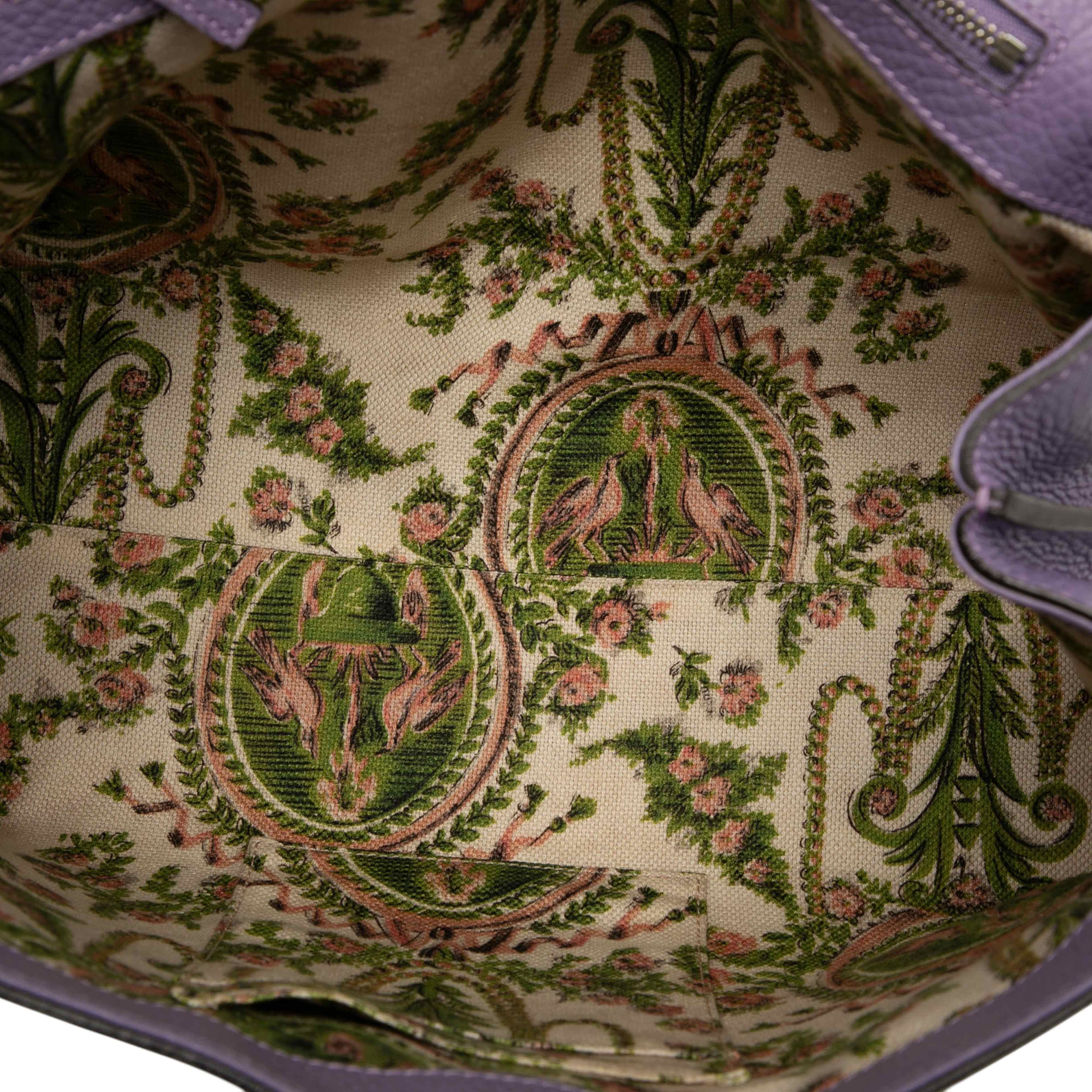 Gucci Medium Leather Bamboo Daily Satchel, från Luxclusif, i färgen purple. Klicka för att öppna bilden i stort format