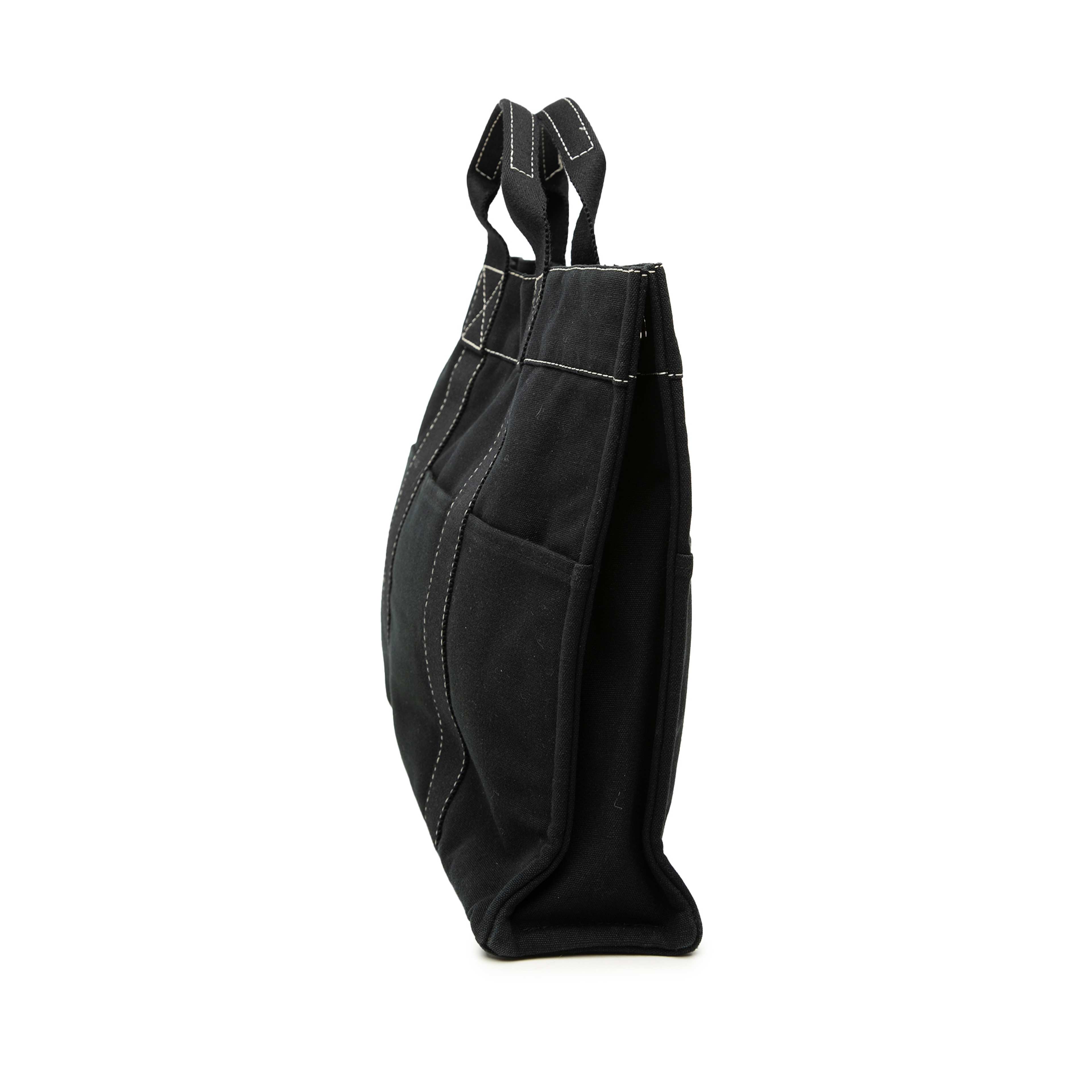 Hermès Canvas Fourre Tout Mm, från Luxclusif, i färgen black. Klicka för att öppna bilden i stort format