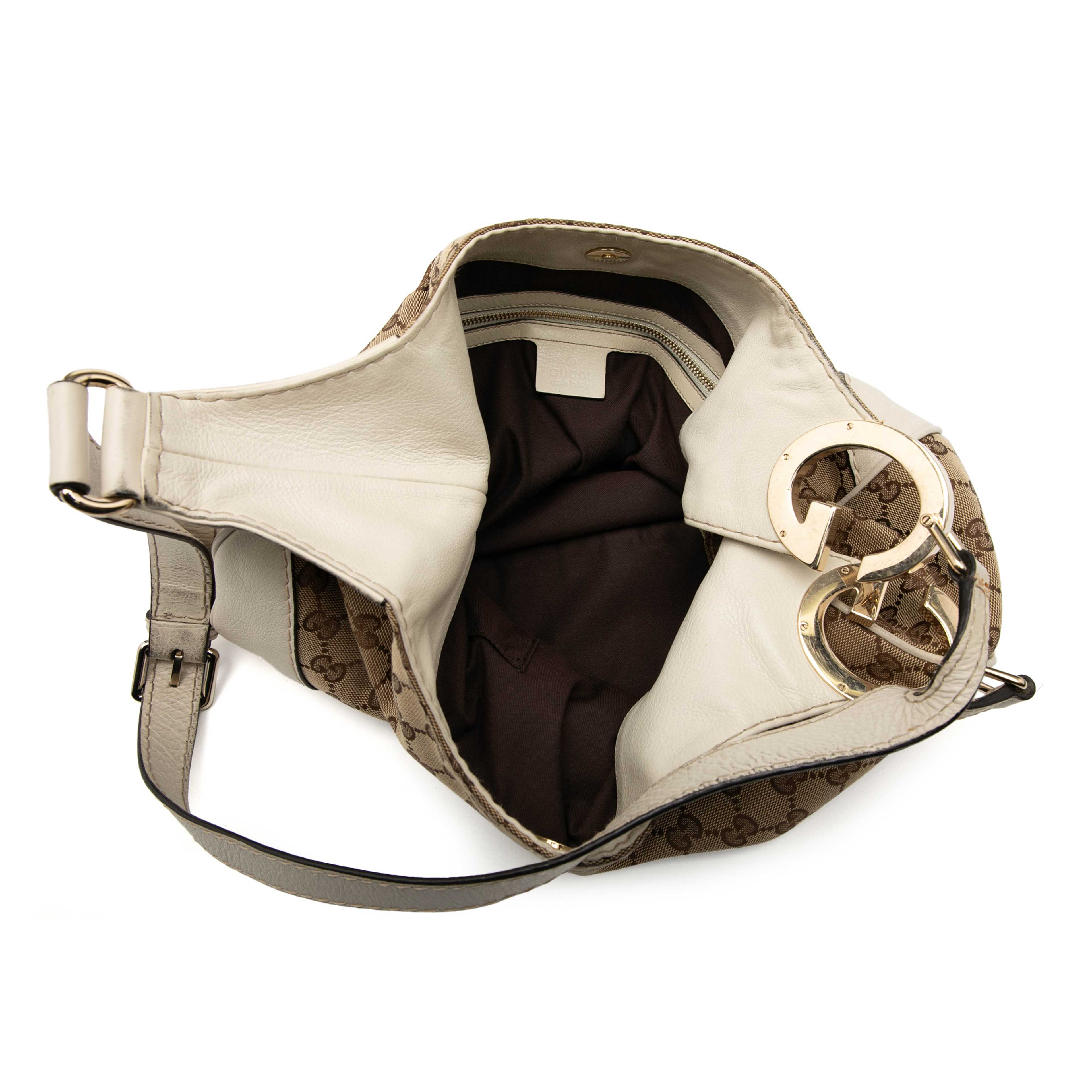 Gucci Gg Canvas Charlotte Crossbody, från Luxclusif, i färgen beige. Klicka för att öppna bilden i stort format