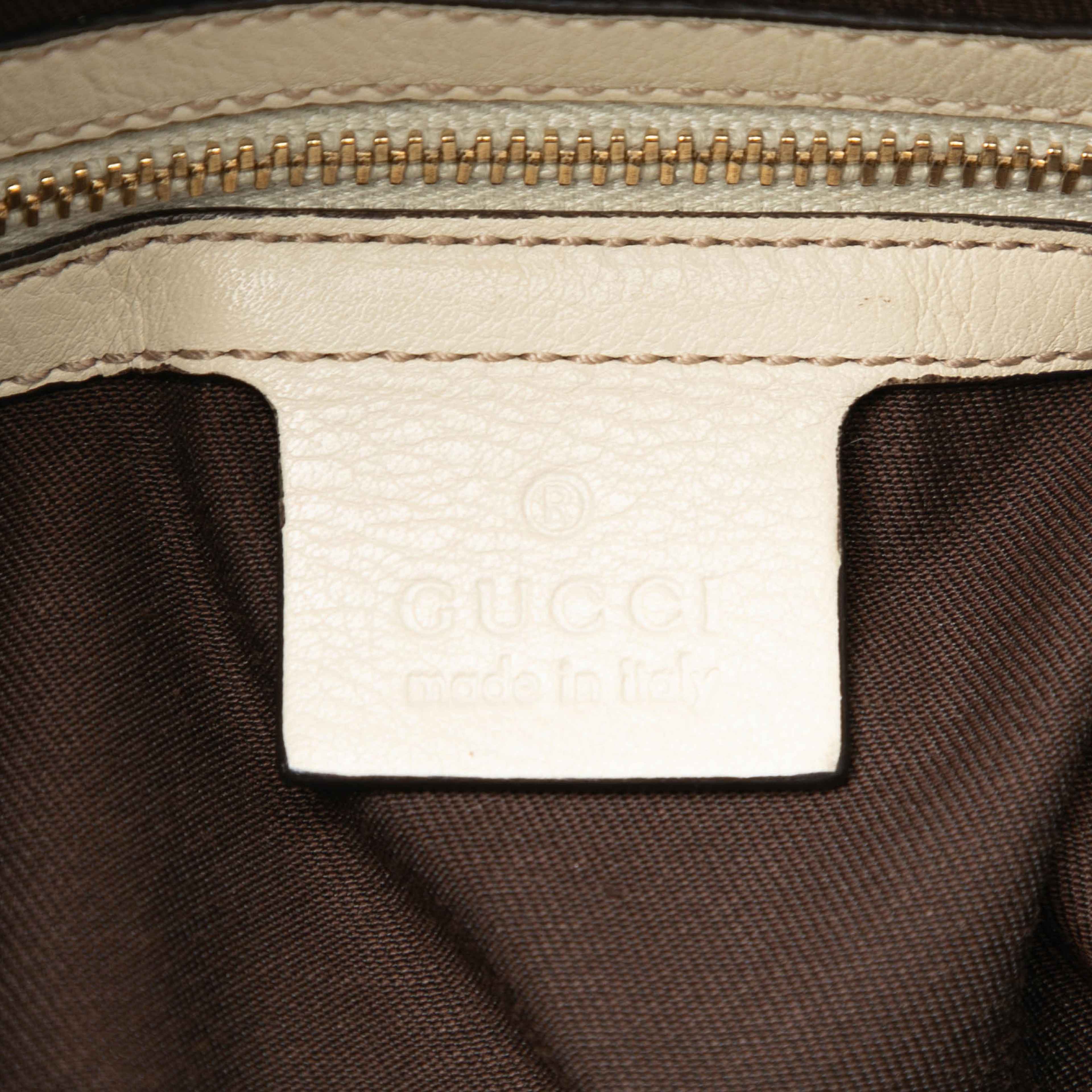 Gucci Gg Canvas Charlotte Crossbody, från Luxclusif, i färgen beige. Klicka för att öppna bilden i stort format