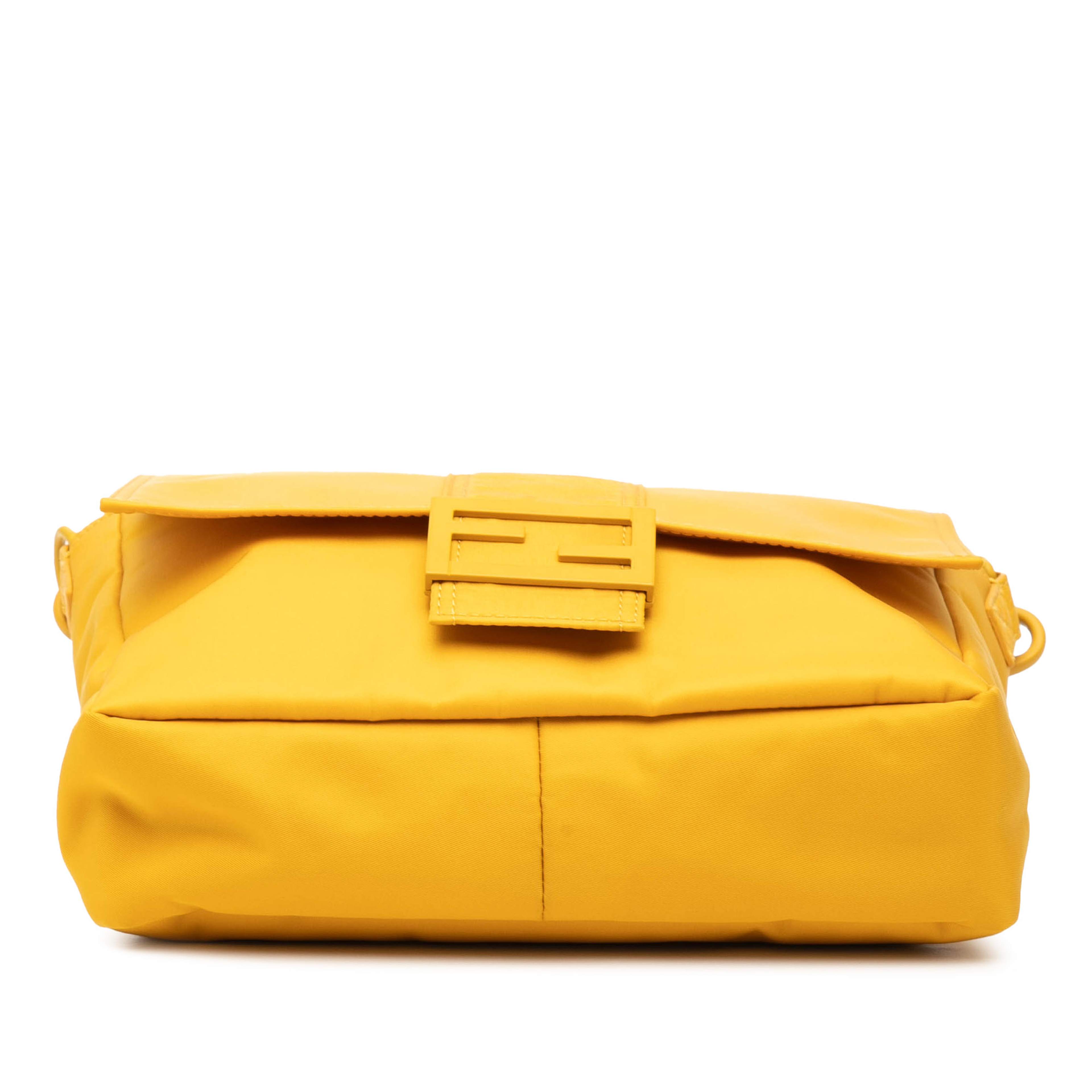 Fendi Medium Econyl Nylon Baguette Crossbody, från Luxclusif, i färgen yellow. Klicka för att öppna bilden i stort format