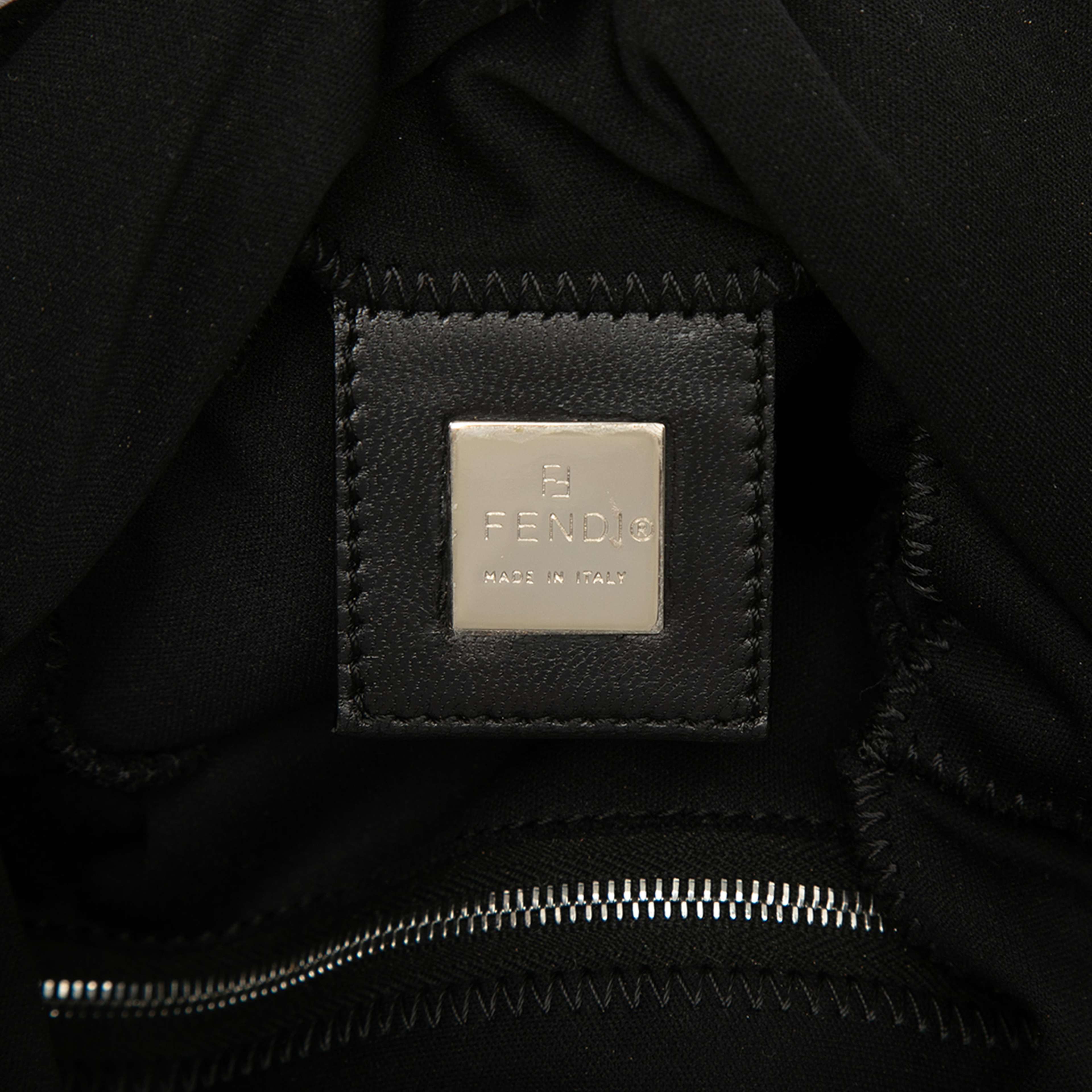 Fendi Nylon Handbag, från Luxclusif, i färgen svart. Klicka för att öppna bilden i stort format
