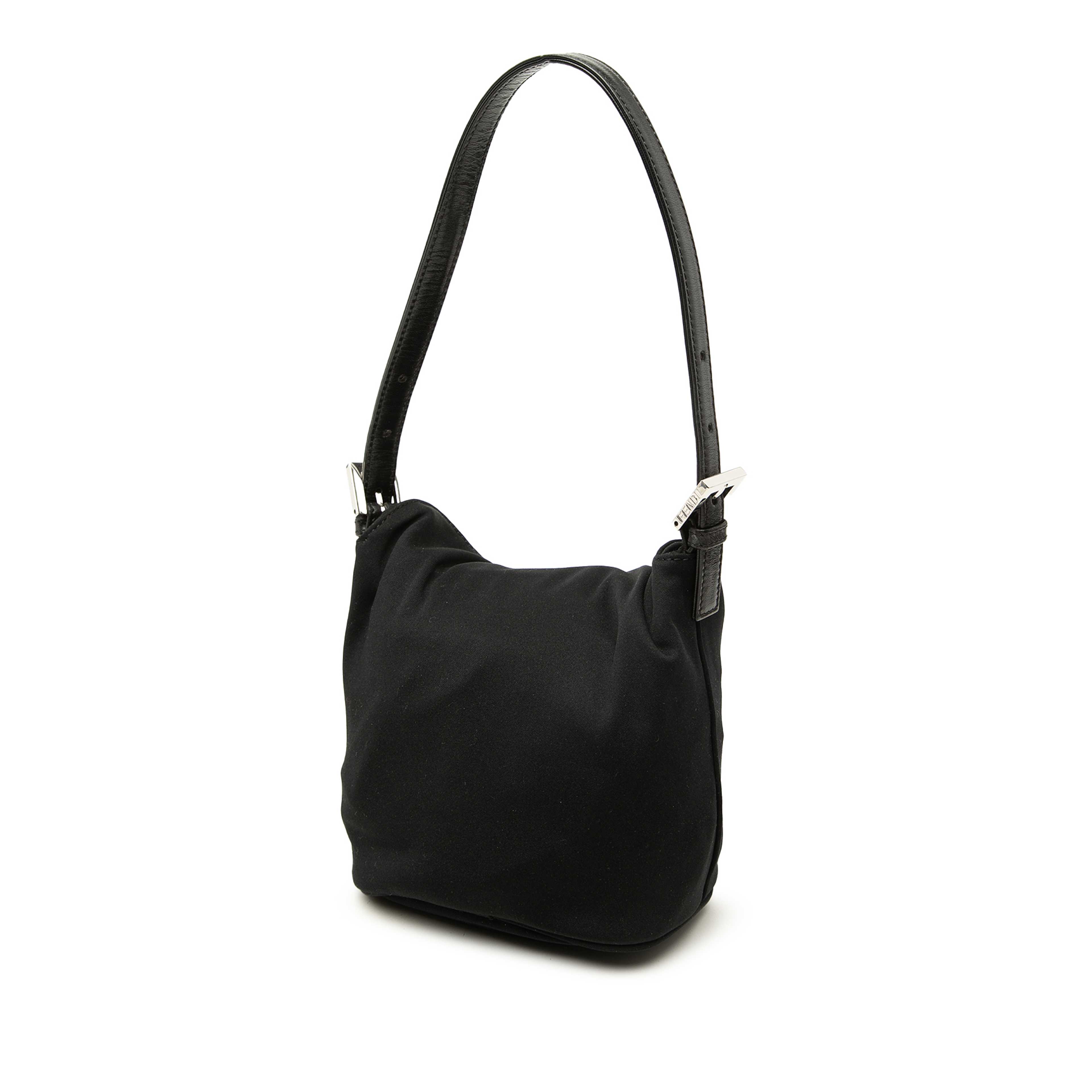 Fendi Nylon Handbag, från Luxclusif, i färgen svart. Klicka för att öppna bilden i stort format