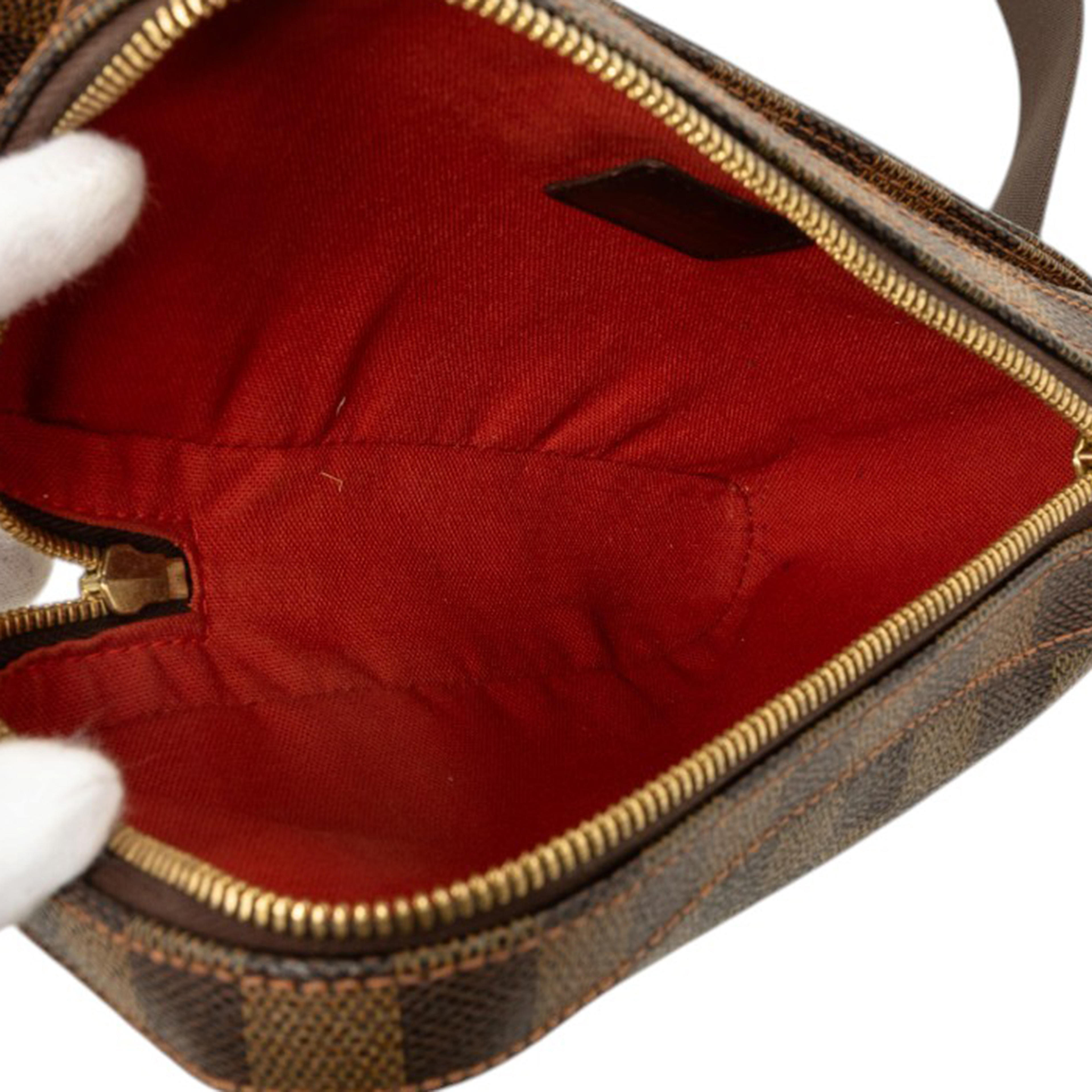 Louis Vuitton Damier Ebene Geronimos, från Luxclusif, i färgen brun. Klicka för att öppna bilden i stort format