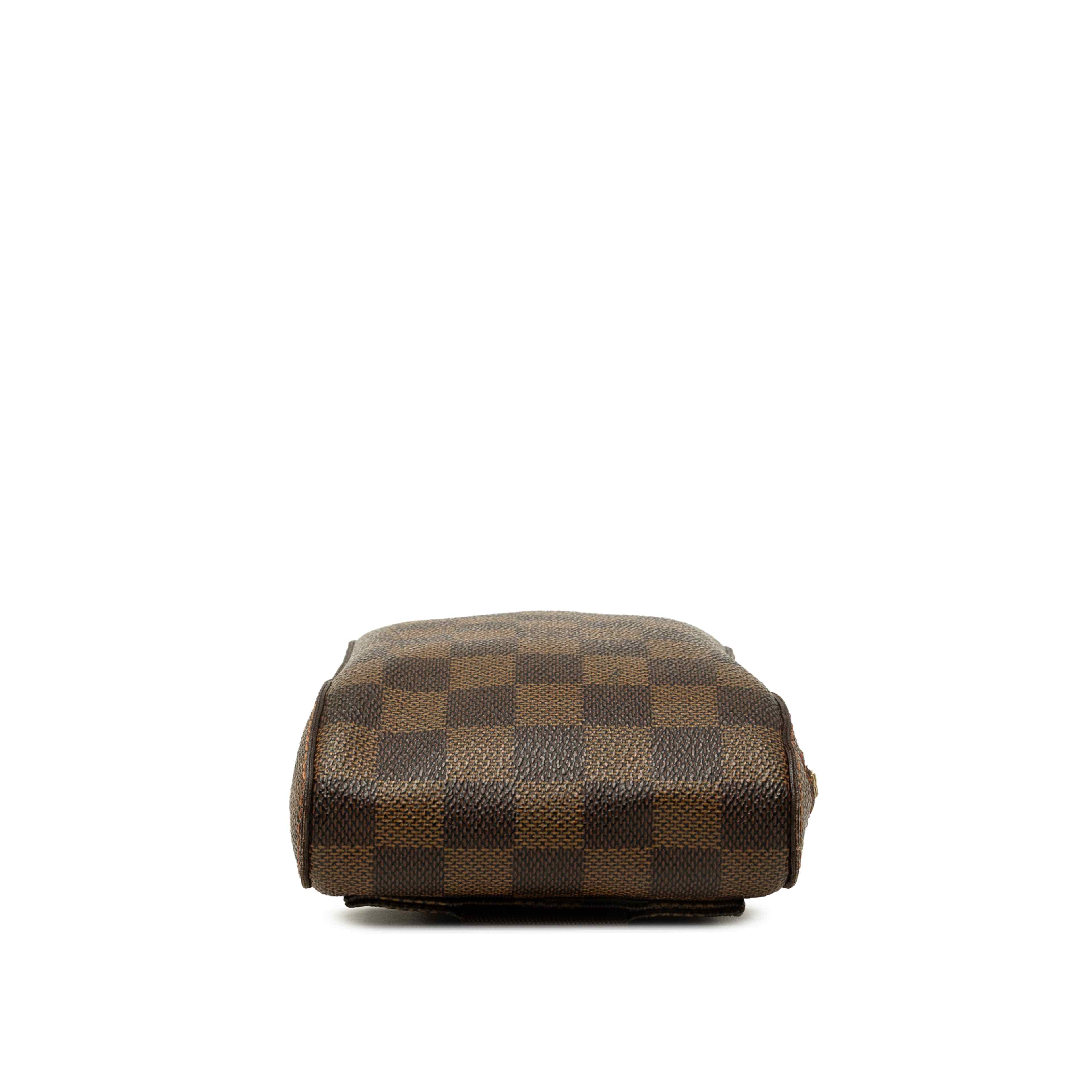 Louis Vuitton Damier Ebene Geronimos, från Luxclusif, i färgen brun. Klicka för att öppna bilden i stort format
