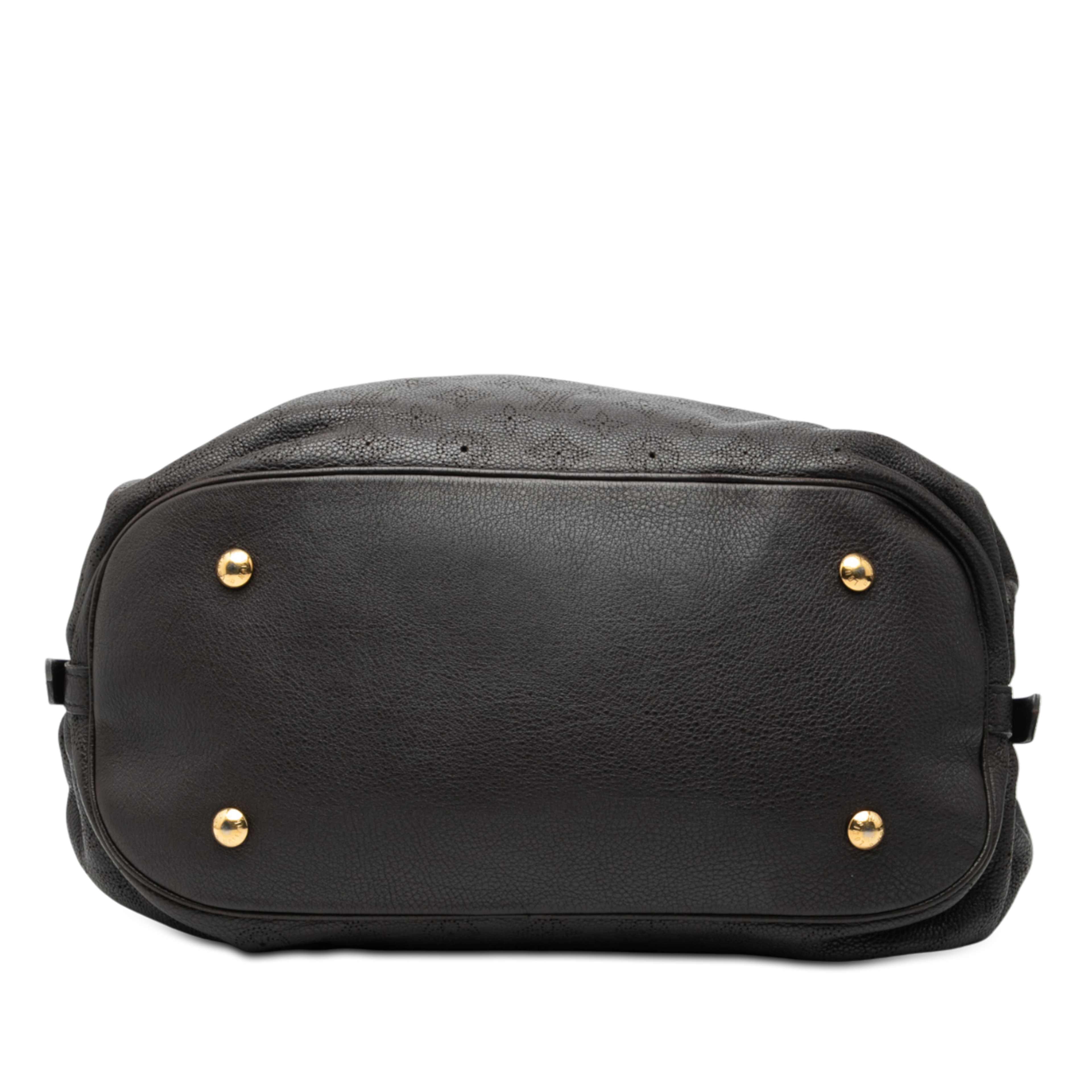 Louis Vuitton Monogram Mahina Xl, från Luxclusif, i färgen dark brown. Klicka för att öppna bilden i stort format