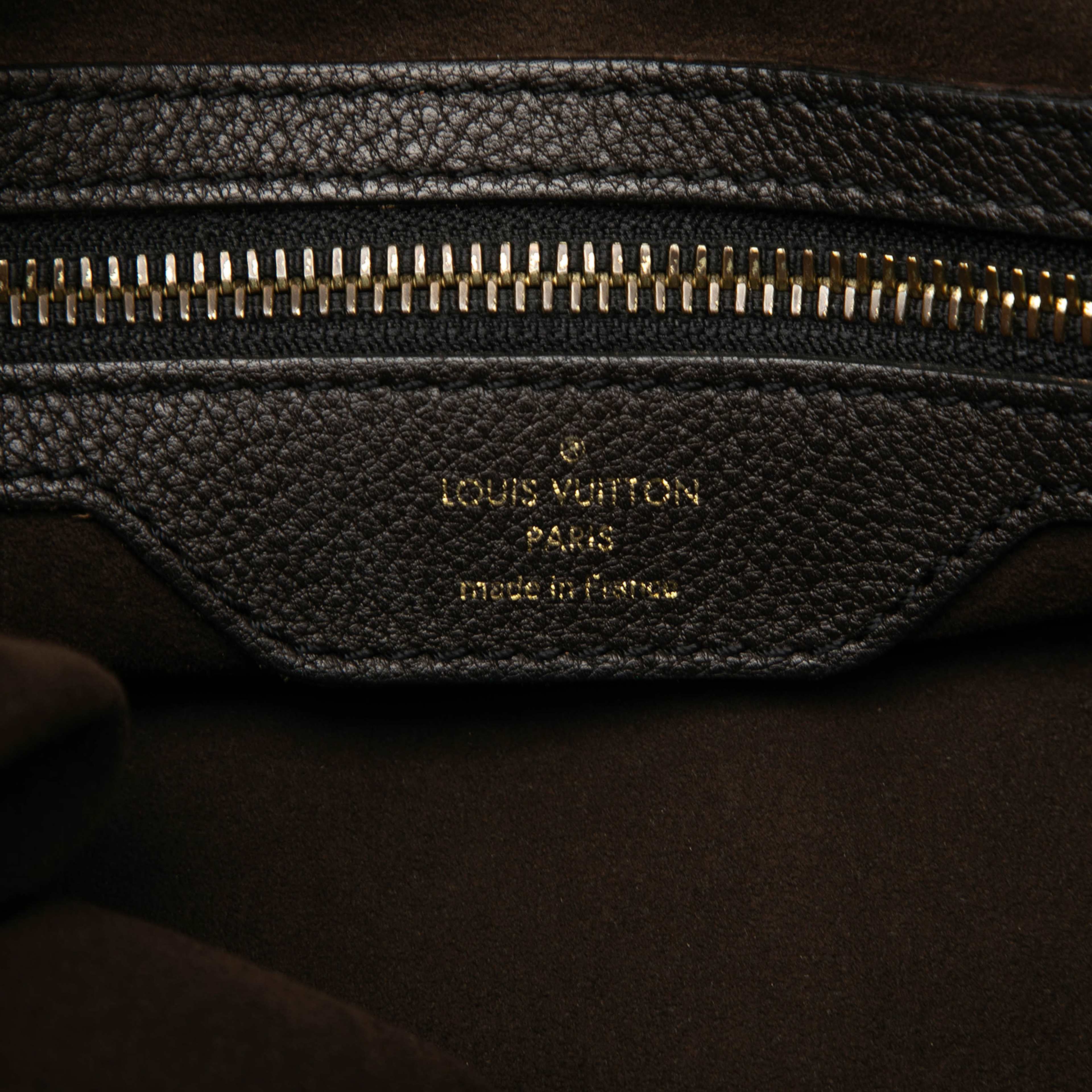 Louis Vuitton Monogram Mahina Xl, från Luxclusif, i färgen dark brown. Klicka för att öppna bilden i stort format