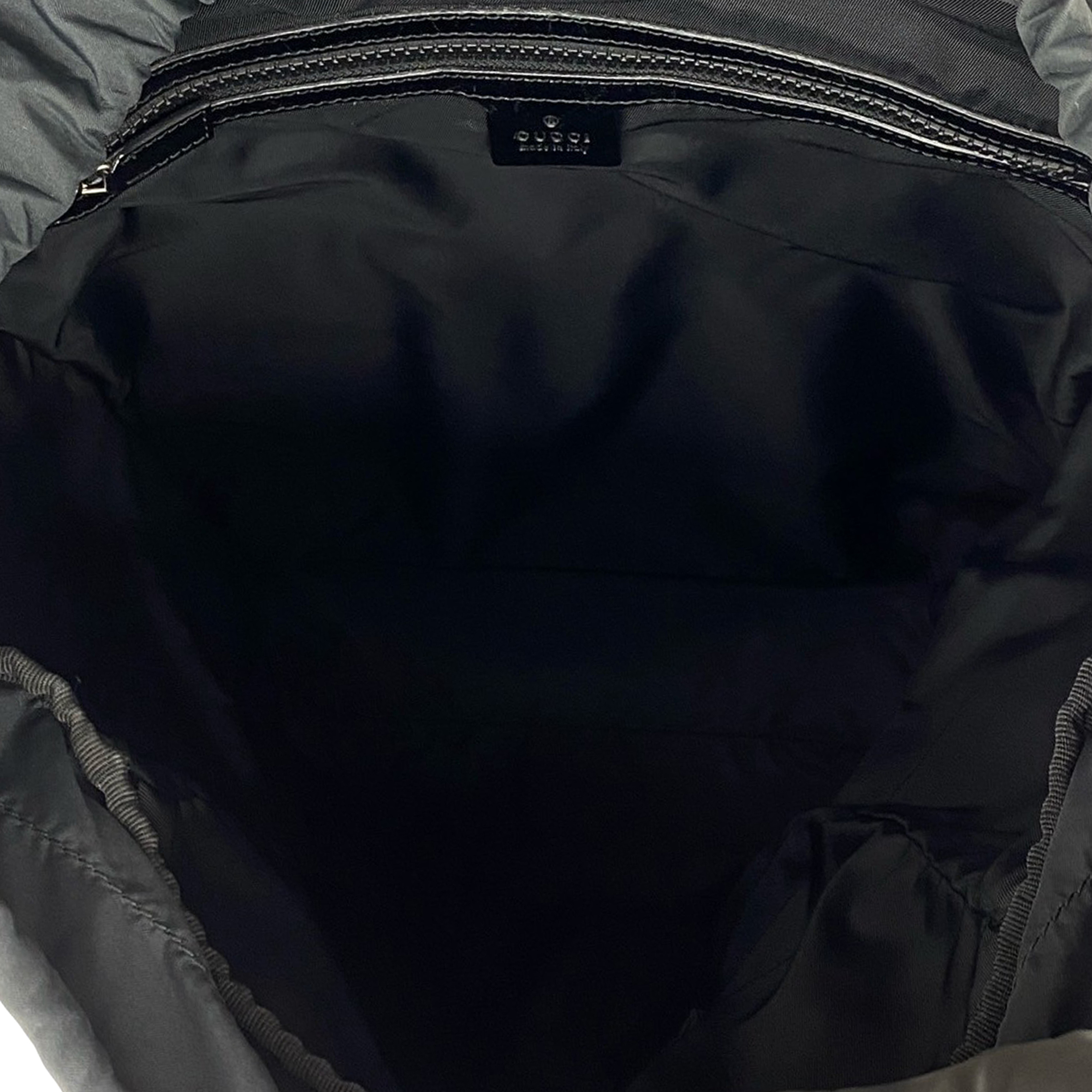 Gucci Canvas Techno Web Animalier Backpack, från Luxclusif, i färgen black. Klicka för att öppna bilden i stort format