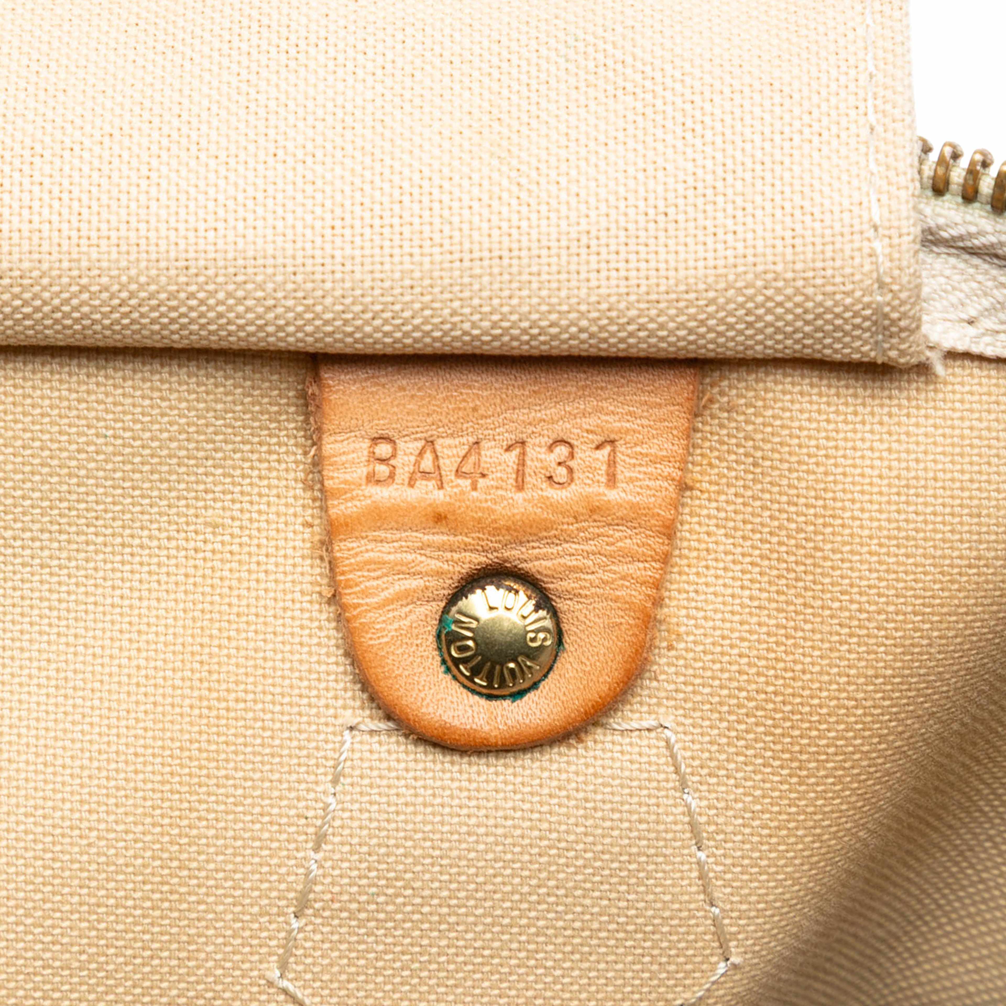 Louis Vuitton Damier Azur Speedy 35, från Luxclusif, i färgen white. Klicka för att öppna bilden i stort format