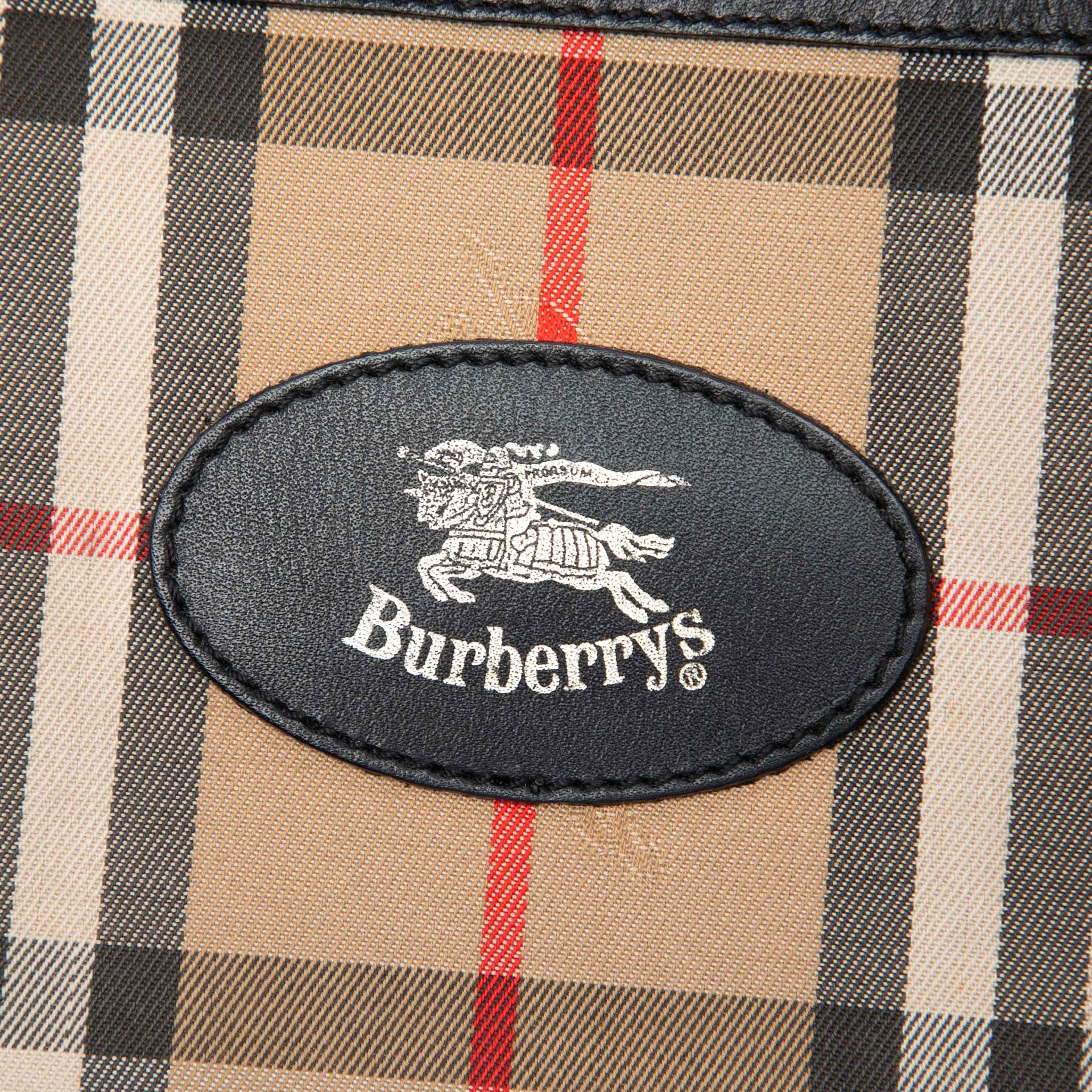 Burberry Haymarket Check Canvas Travel Bag, från Luxclusif, i färgen beige. Klicka för att öppna bilden i stort format