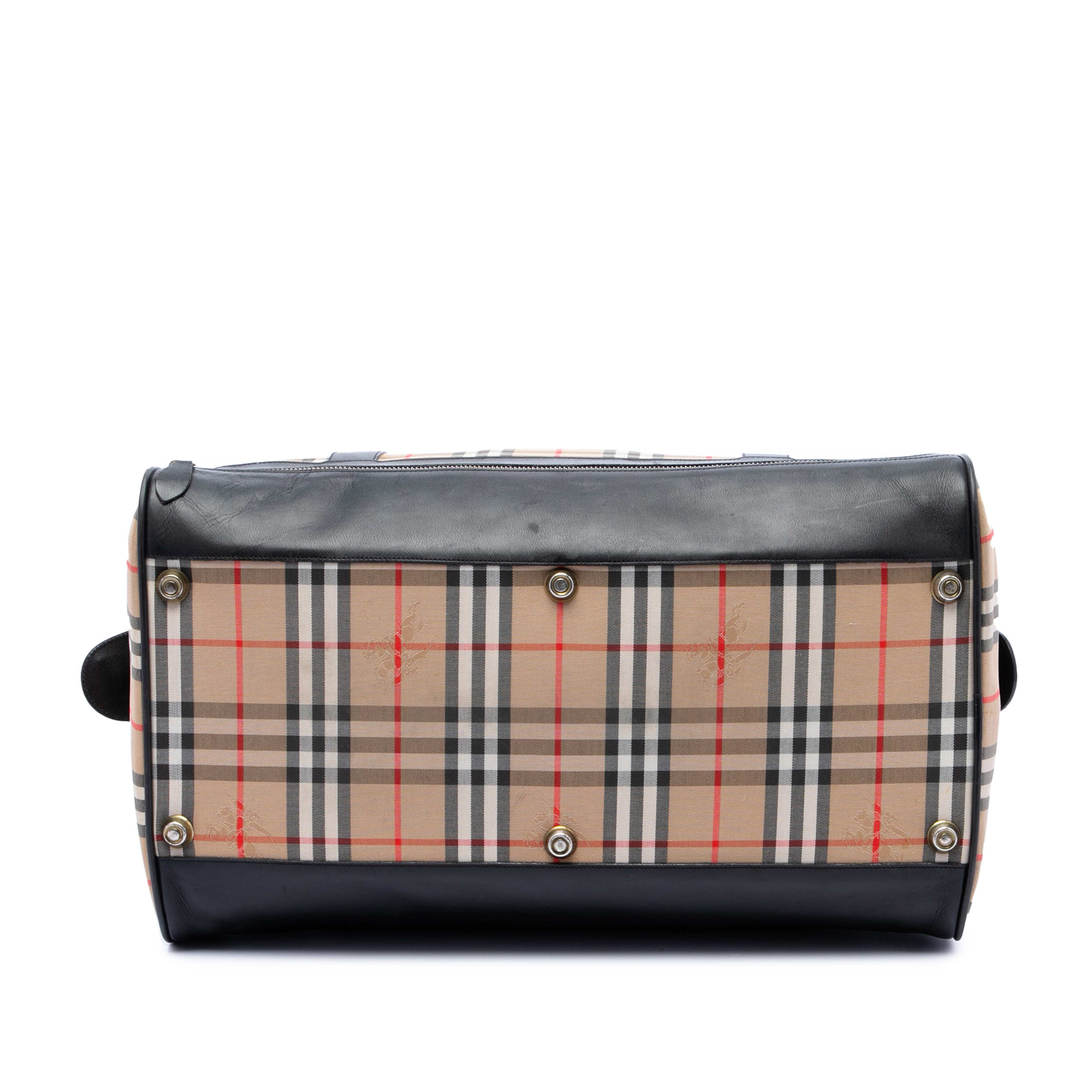 Burberry Haymarket Check Canvas Travel Bag, från Luxclusif, i färgen beige. Klicka för att öppna bilden i stort format