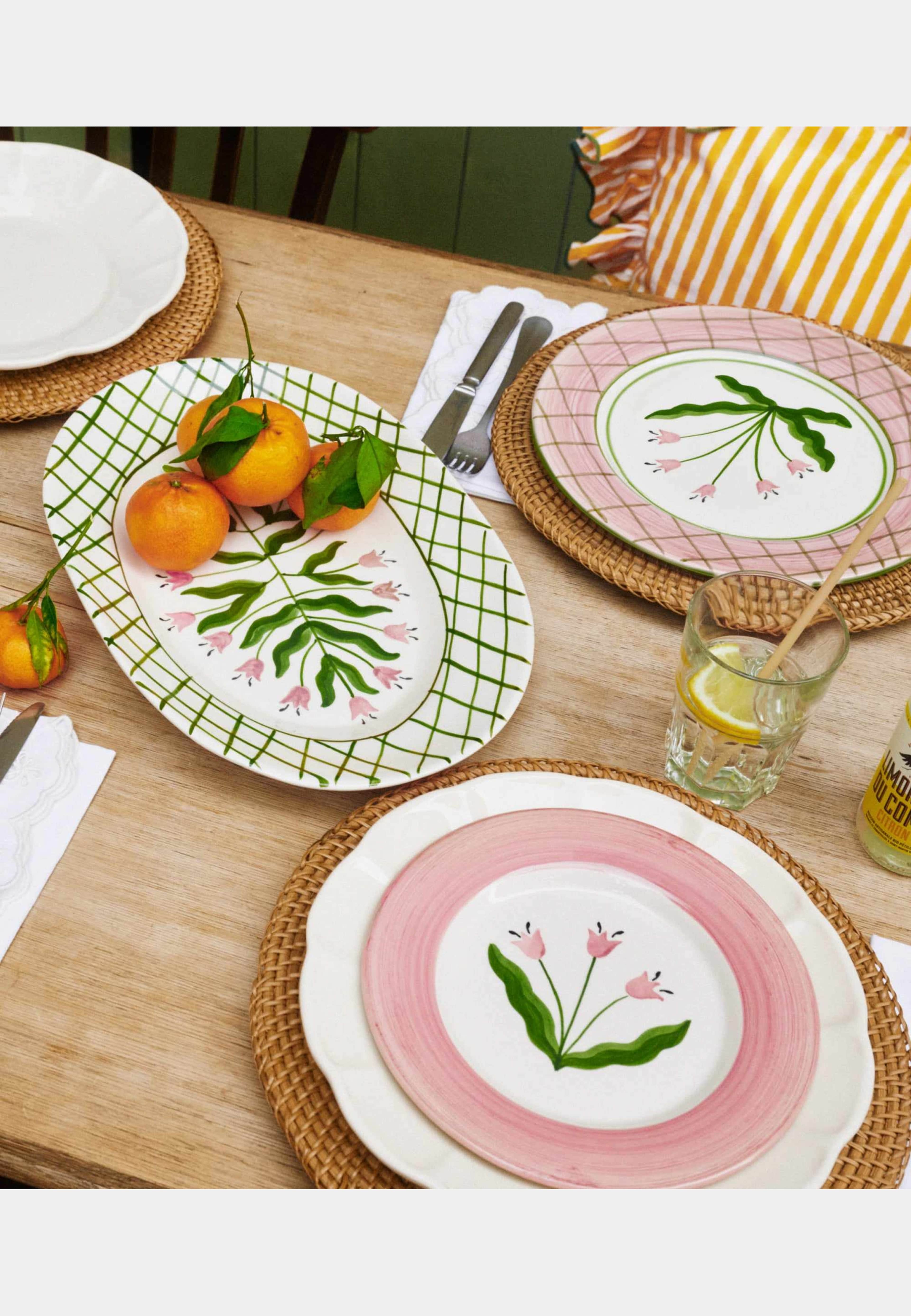 Madelen Möllard Tulip Serveringsfat - 38.5x26 Cm, från Pick A Poppy, i färgen green. Klicka för att öppna bilden i stort format