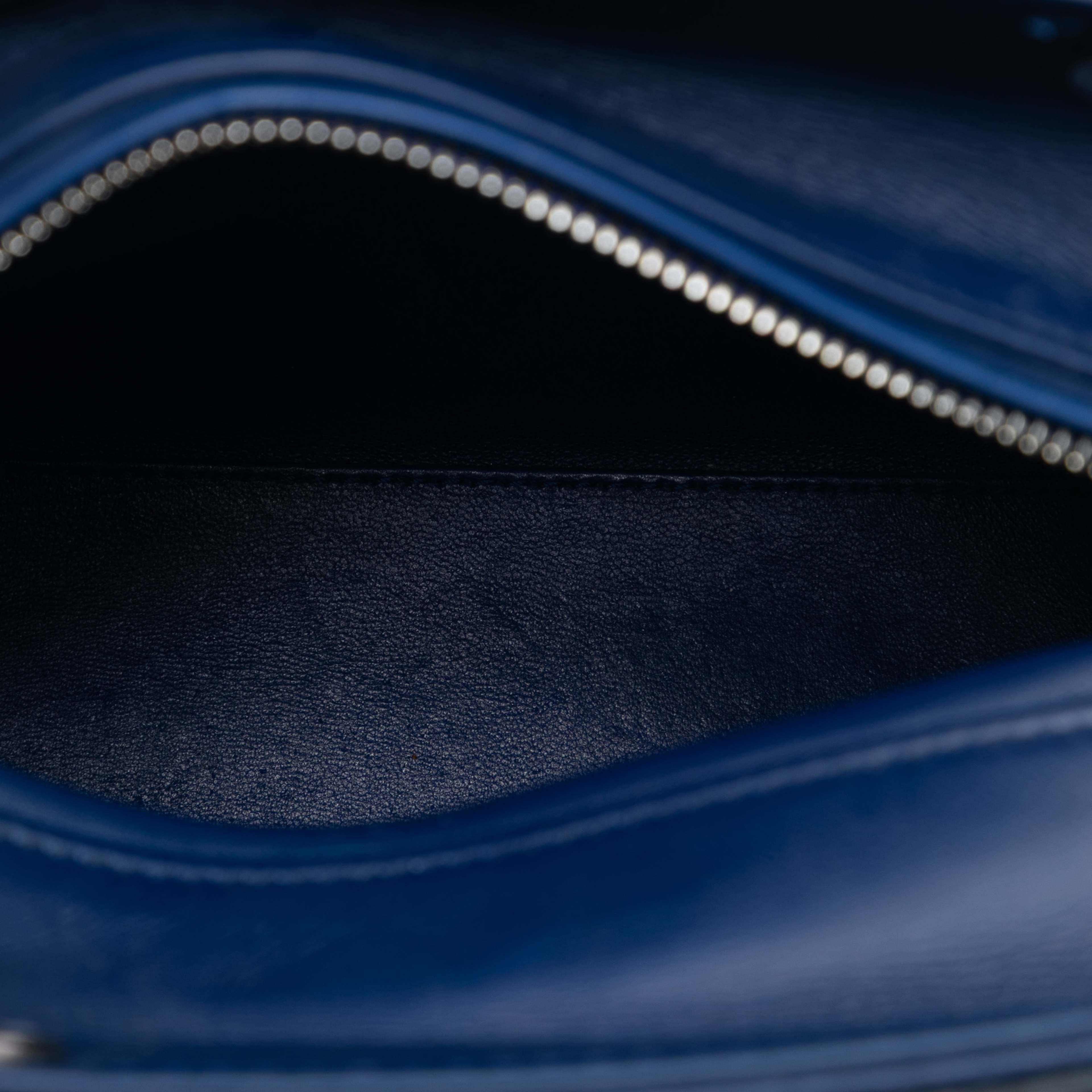 Dior Medium Ultra Matte Calfskin Cannage Embossed Lady Dior, från Luxclusif, i färgen blue. Klicka för att öppna bilden i stort format