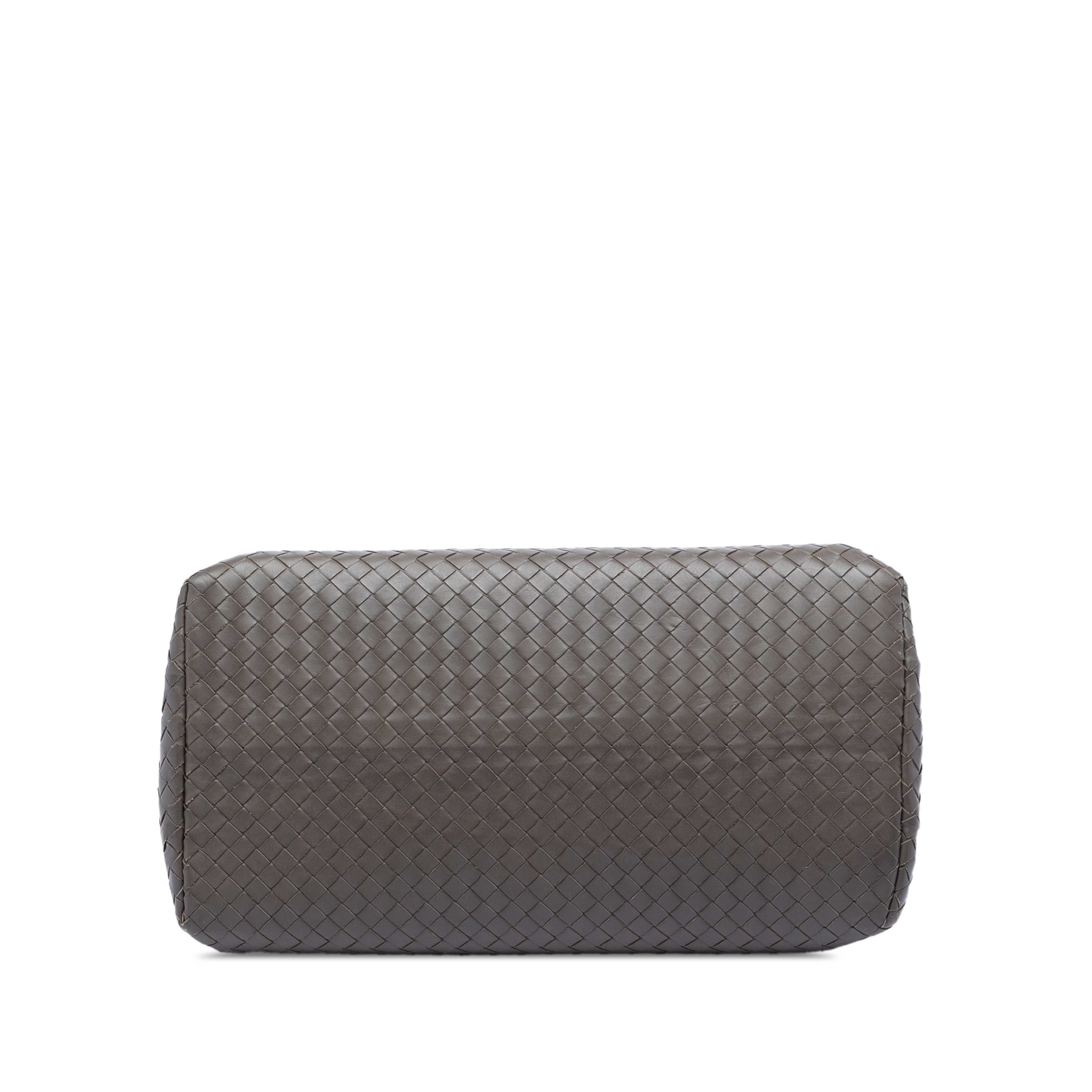 Bottega Veneta Medium Nappa Intrecciato Roma Tote, från Luxclusif, i färgen gray. Klicka för att öppna bilden i stort format