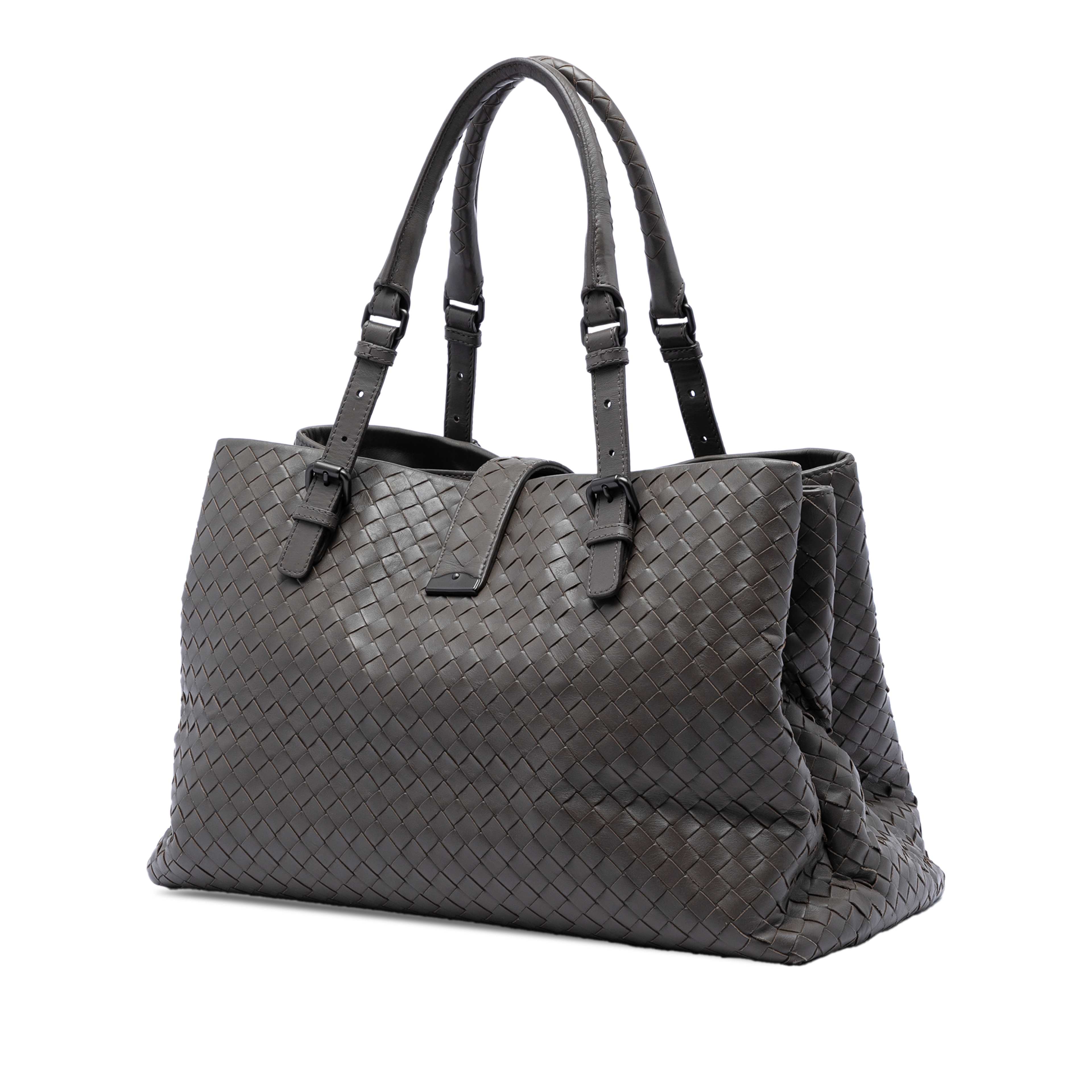 Bottega Veneta Medium Nappa Intrecciato Roma Tote, från Luxclusif, i färgen gray. Klicka för att öppna bilden i stort format