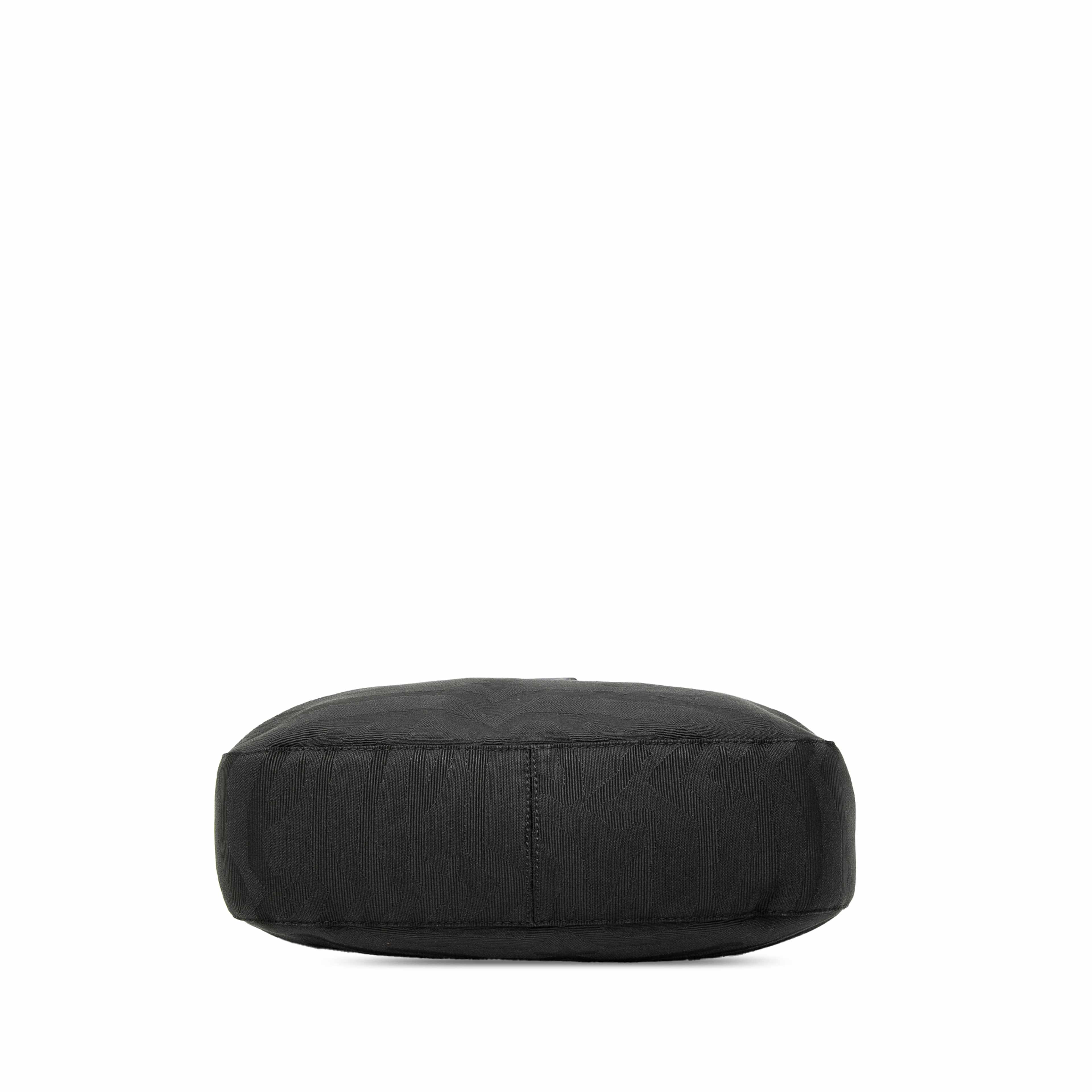 Fendi Ff Zebra Print Canvas Shoulder Bag, från Luxclusif, i färgen black. Klicka för att öppna bilden i stort format