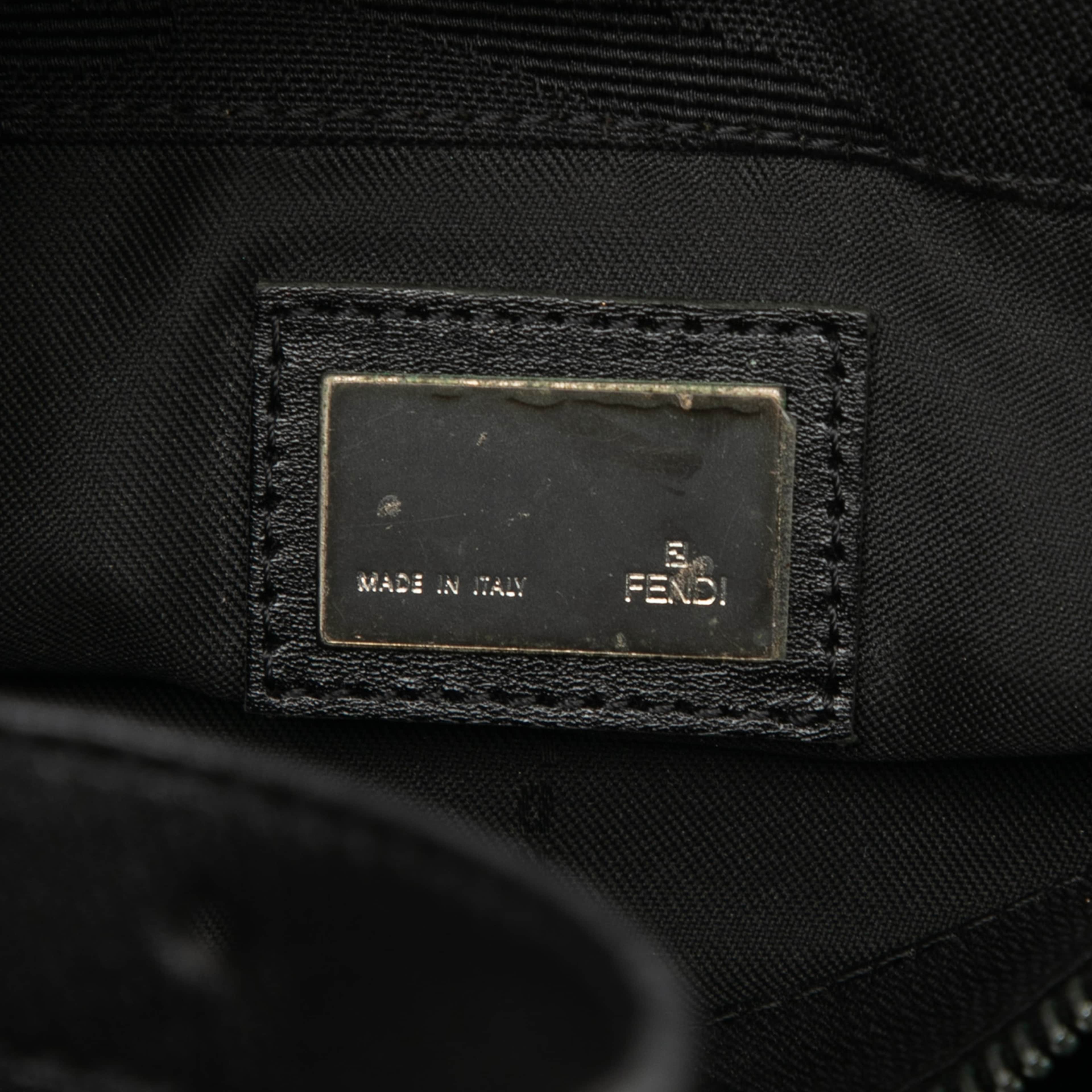 Fendi Ff Zebra Print Canvas Shoulder Bag, från Luxclusif, i färgen black. Klicka för att öppna bilden i stort format