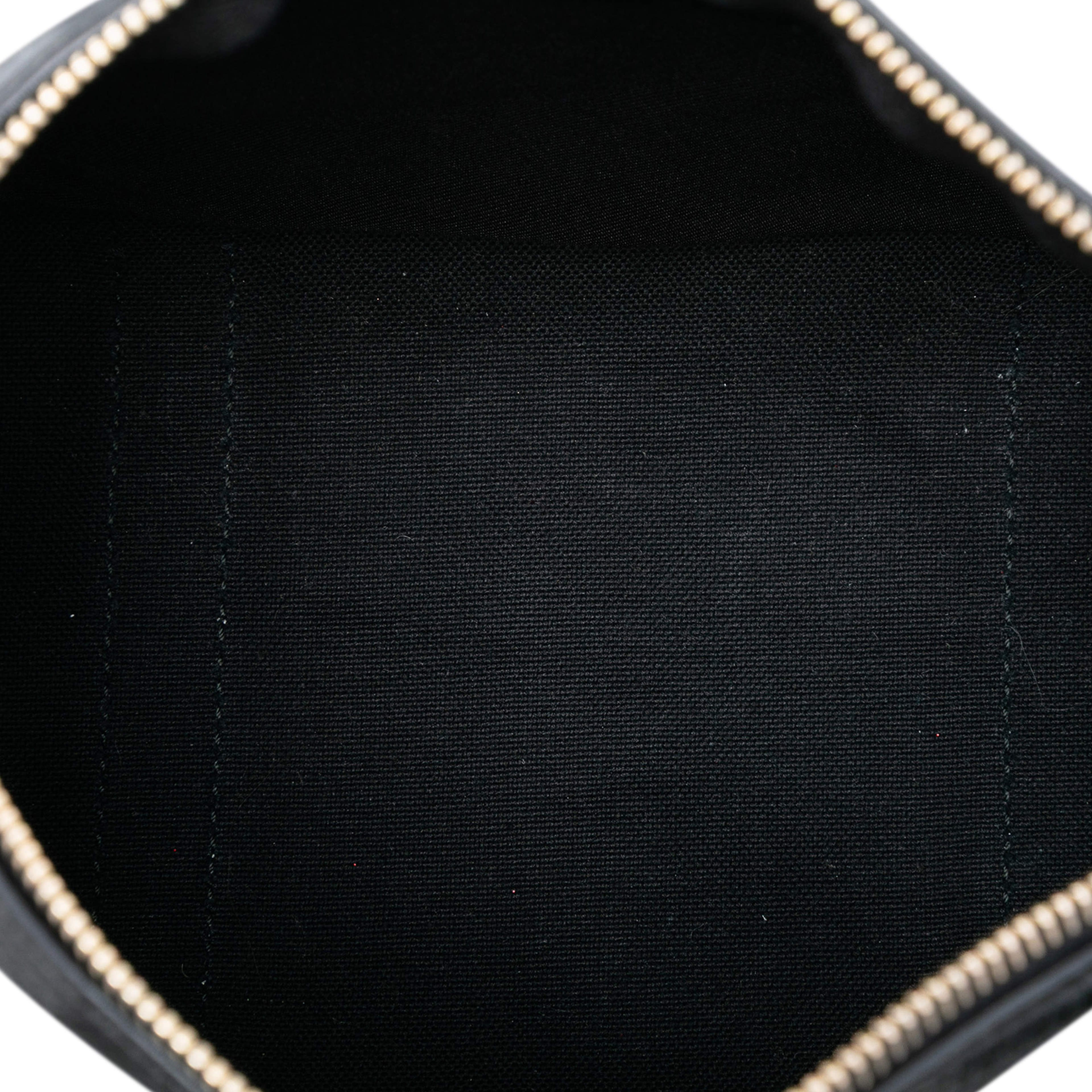 Gucci Small Gg Supreme Joy Boston Bag, från Luxclusif, i färgen white. Klicka för att öppna bilden i stort format