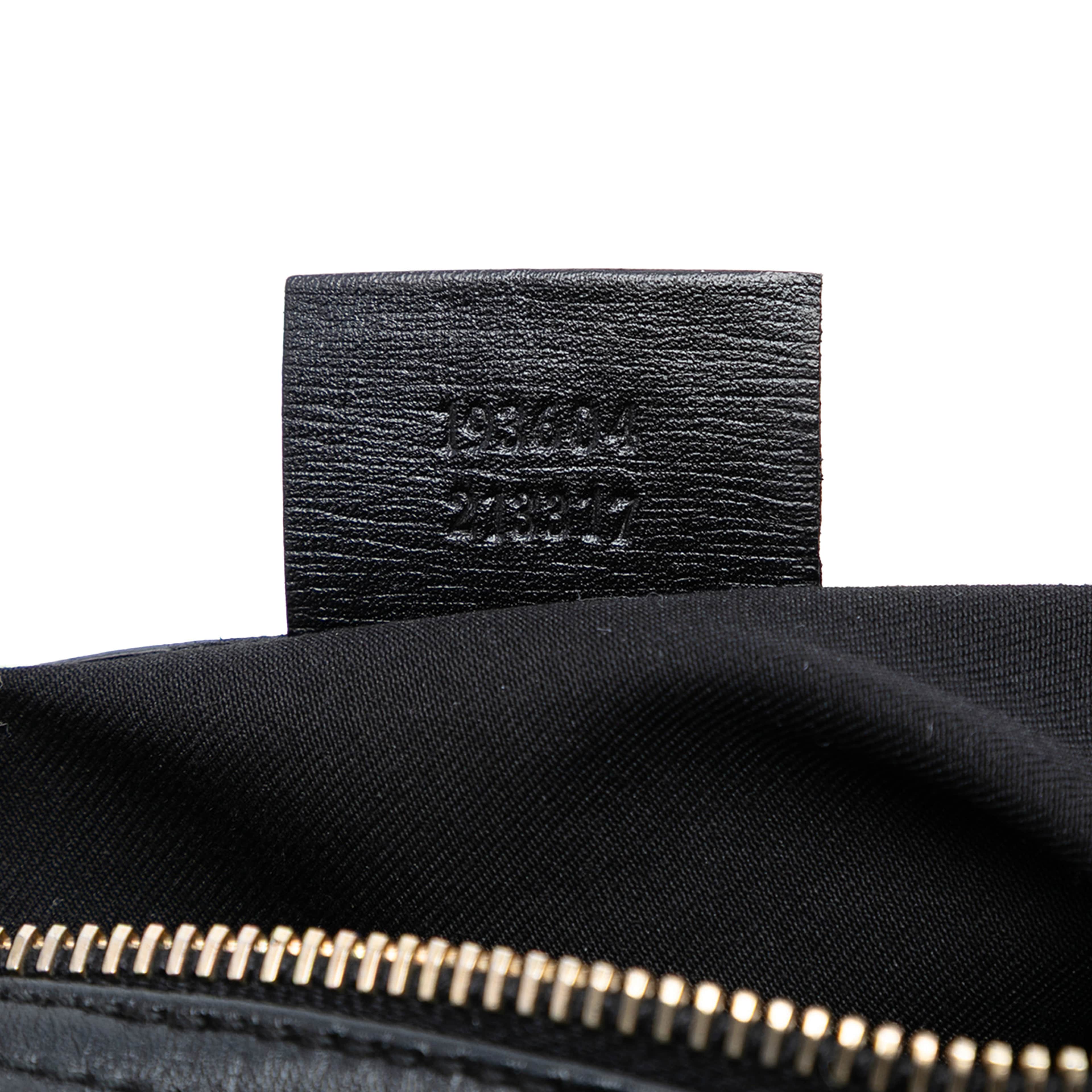 Gucci Small Gg Supreme Joy Boston Bag, från Luxclusif, i färgen white. Klicka för att öppna bilden i stort format