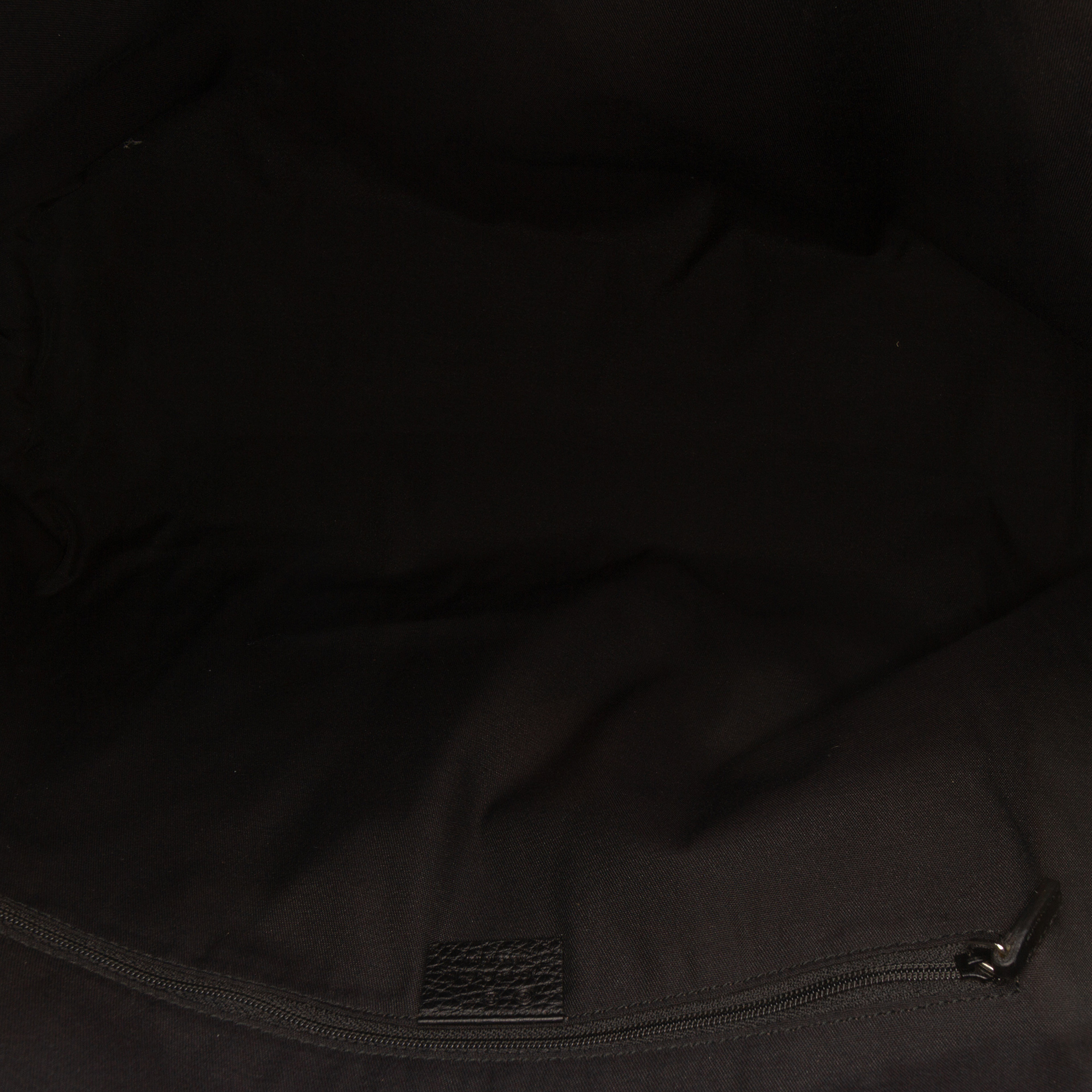 Gucci Gg Canvas Satchel, från Luxclusif, i färgen black. Klicka för att öppna bilden i stort format