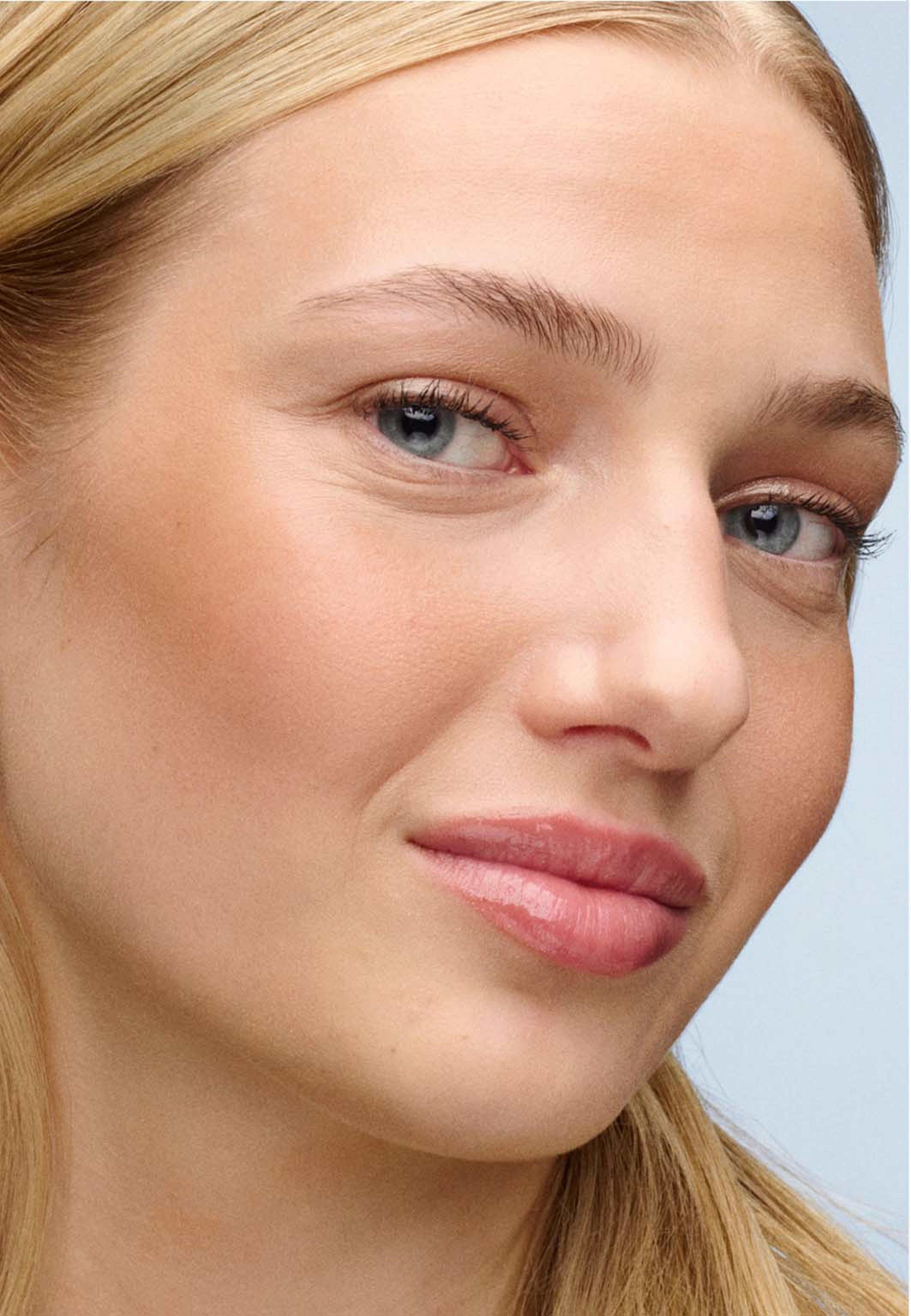 Invisible Illumination Liquid Bronzer, från Lumene, i färgen Deep Glow. Klicka för att öppna bilden i stort format