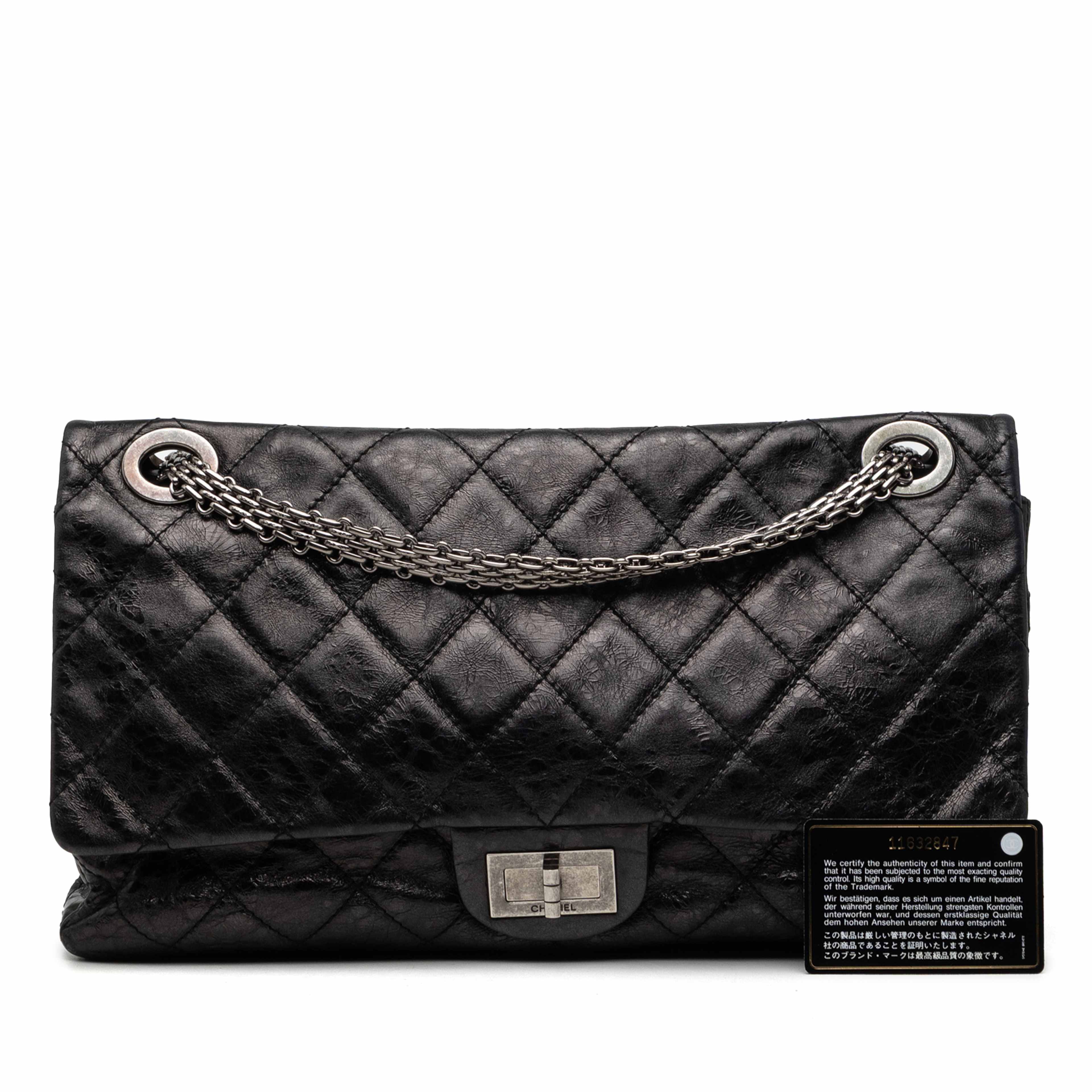 Chanel Quilted Aged Calfskin Reissue 2.55 Double Flap 228, från Luxclusif, i färgen svart. Klicka för att öppna bilden i stort format
