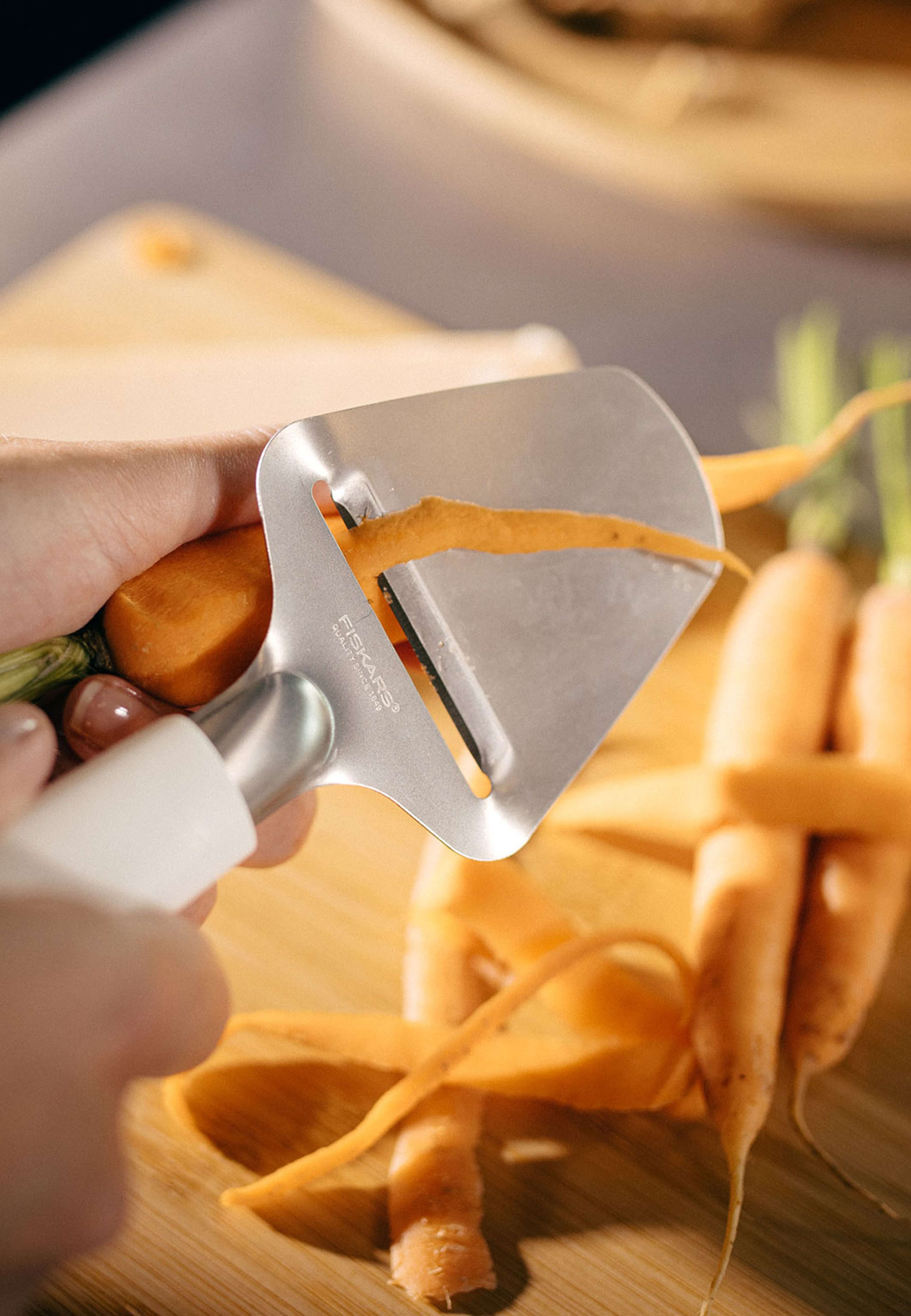 Osthyvel FF hårdost vit, från Fiskars, i färgen Vit. Klicka för att öppna bilden i stort format