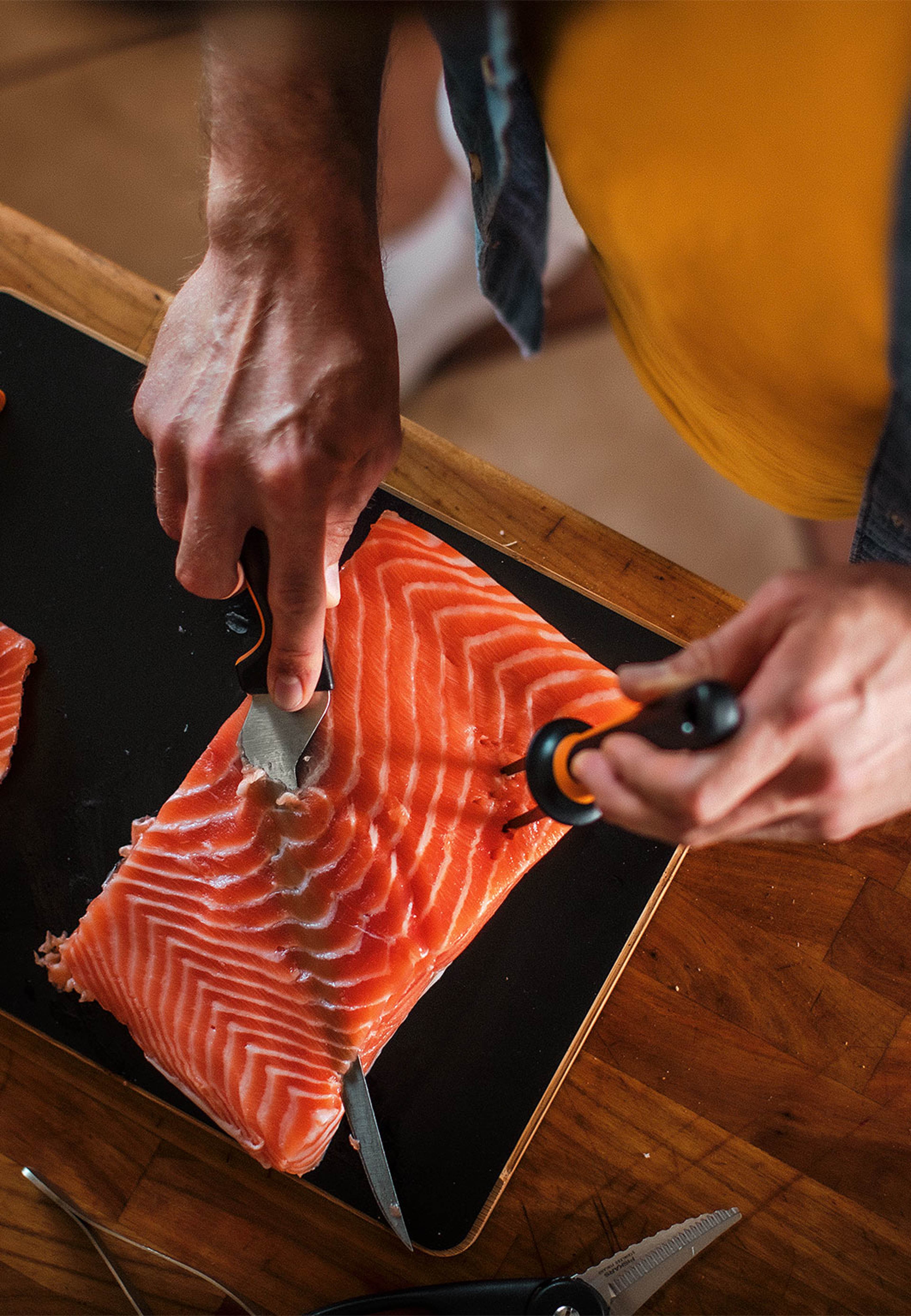 Filékniv FF 22 cm, från Fiskars, i färgen Svart. Klicka för att öppna bilden i stort format