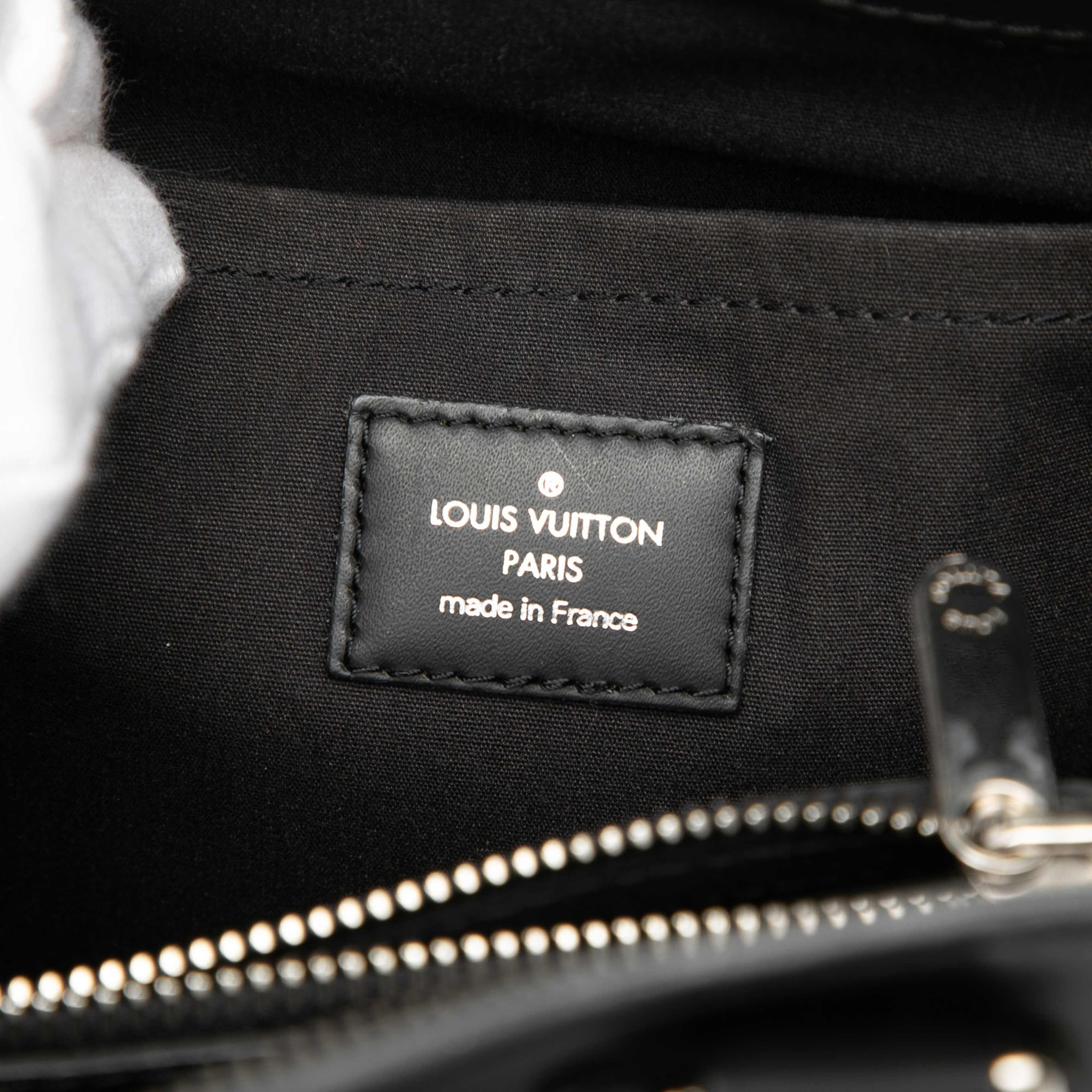 Louis Vuitton Epi Passy Pm, från Luxclusif, i färgen black. Klicka för att öppna bilden i stort format