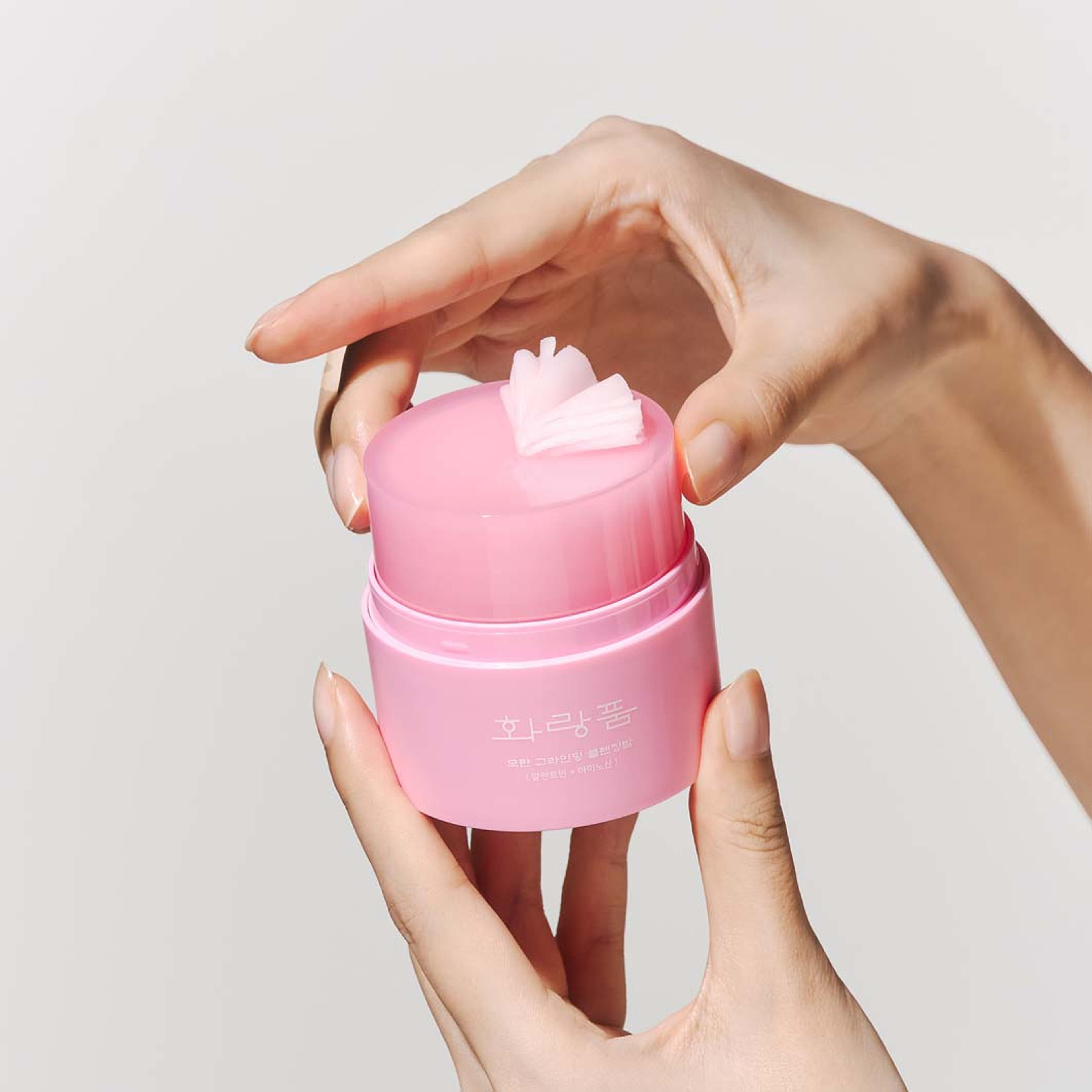 Peony Grinding Cleansing Balm Duo Set, från Hwarang. Klicka för att öppna bilden i stort format