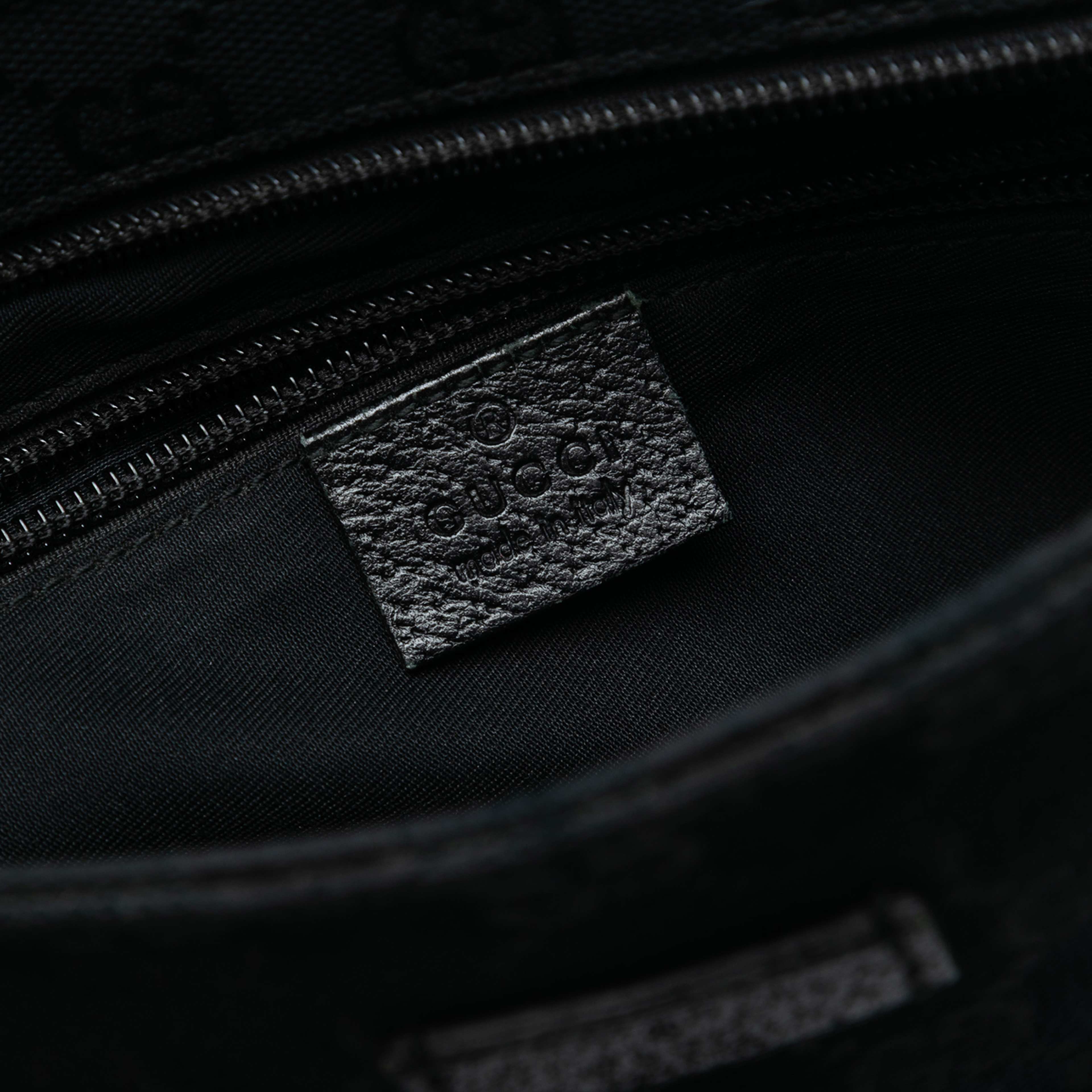 Gucci Gg Canvas Web Crossbody, från Luxclusif, i färgen black. Klicka för att öppna bilden i stort format