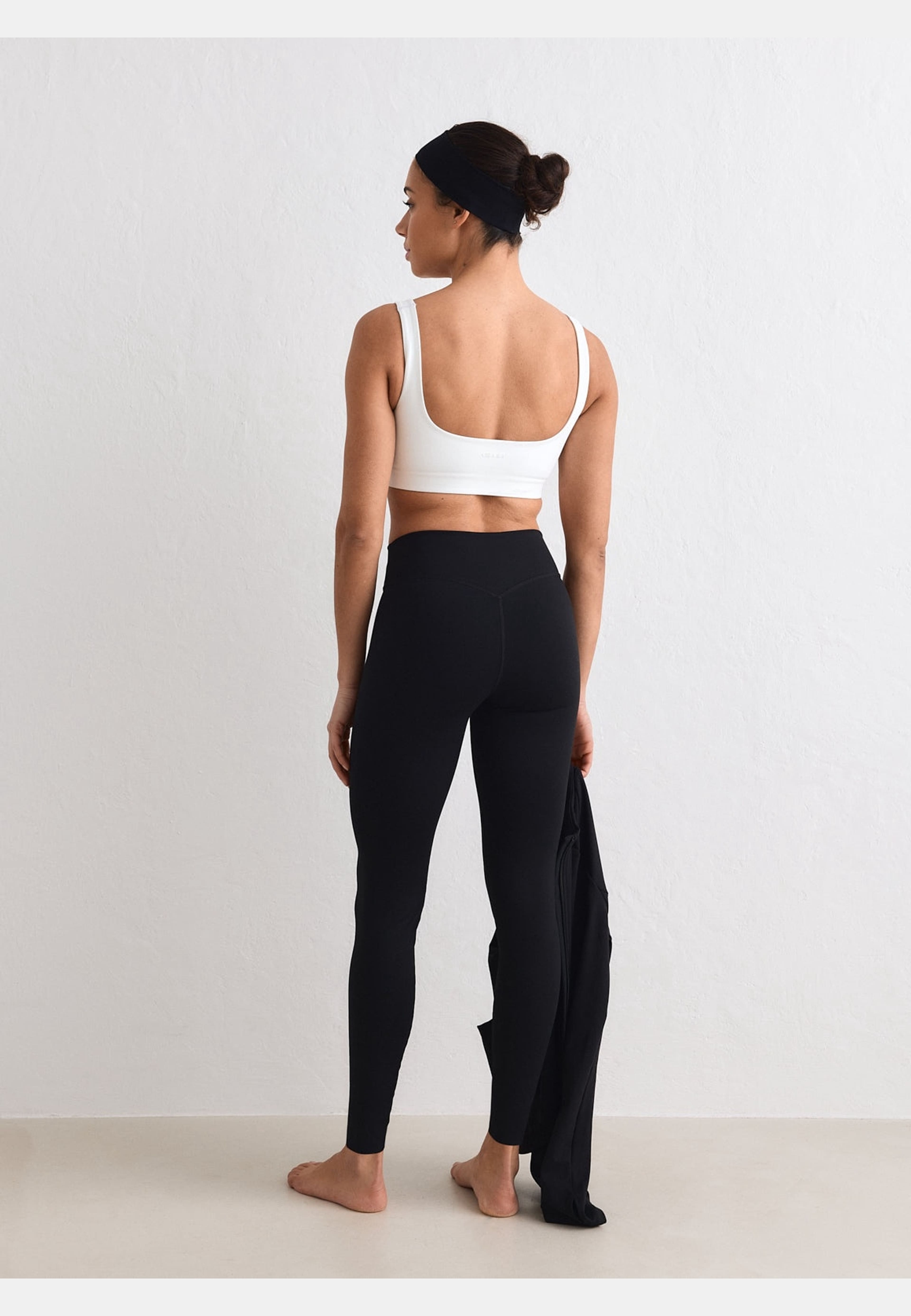 Sense Mid Waist Tight, från aim'n, i färgen black. Klicka för att öppna bilden i stort format