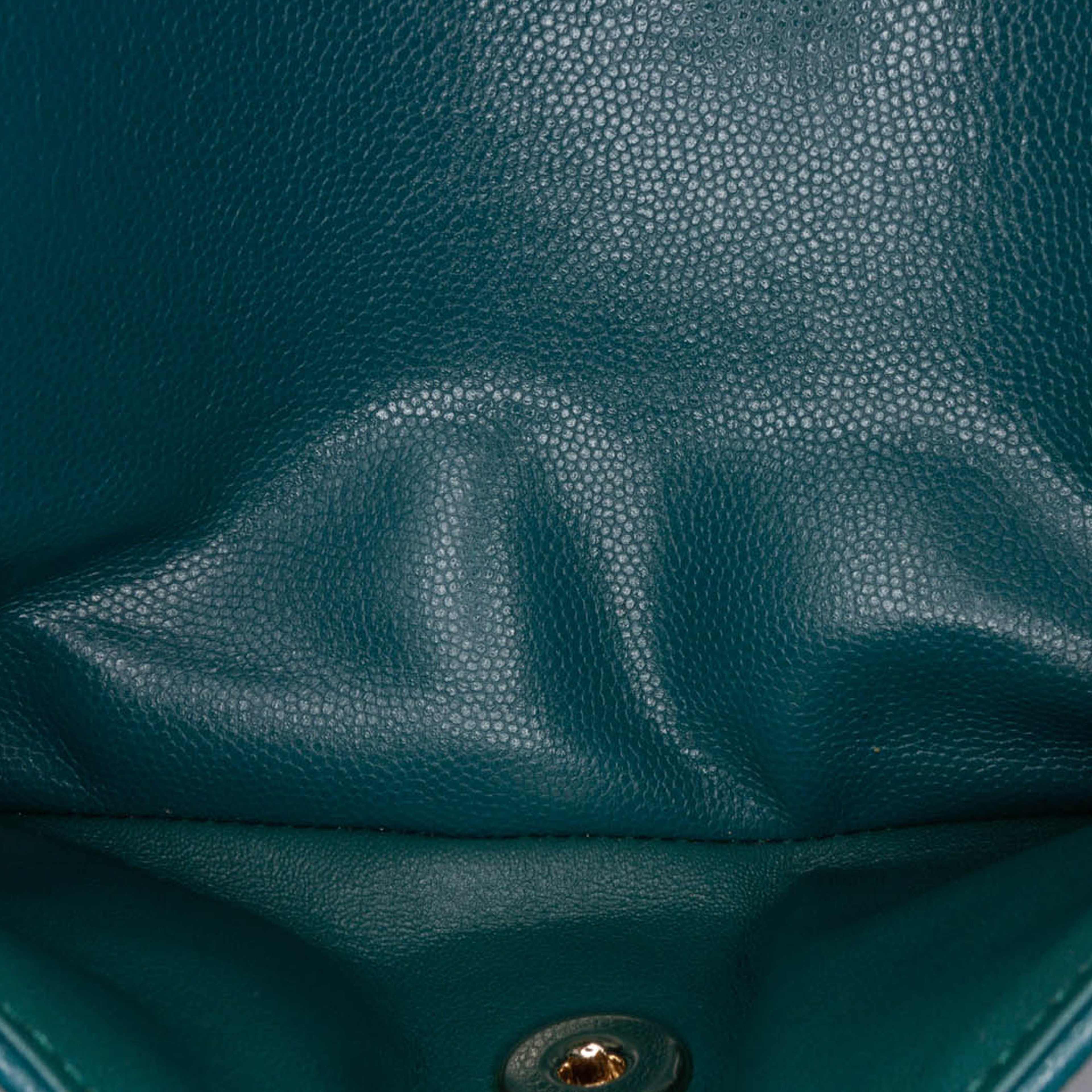 Chanel Small Classic Chevron Caviar Double Flap, från Luxclusif, i färgen turquoise. Klicka för att öppna bilden i stort format