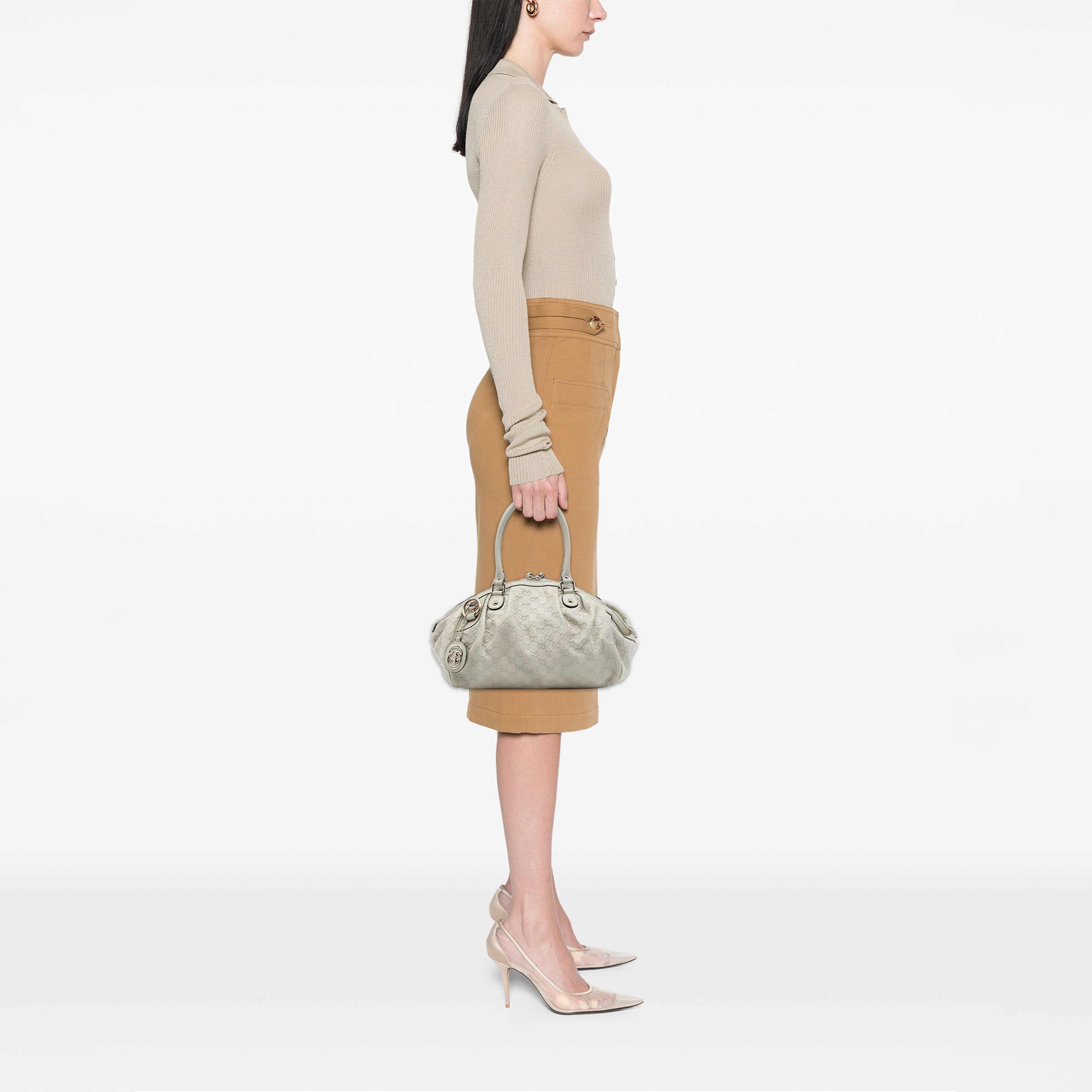 Gucci Guccissima Sukey Satchel, från Luxclusif, i färgen vit. Klicka för att öppna bilden i stort format