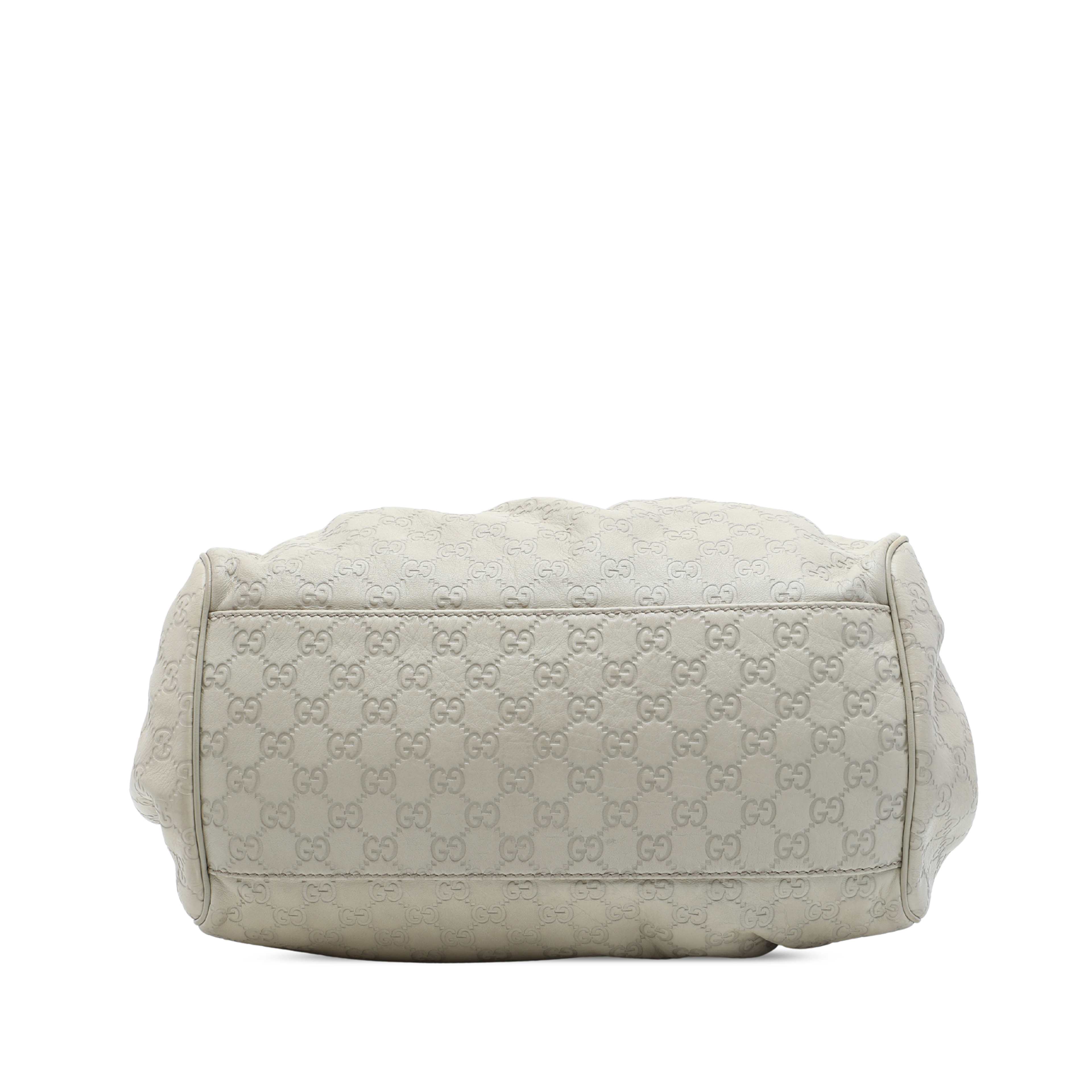 Gucci Guccissima Sukey Satchel, från Luxclusif, i färgen vit. Klicka för att öppna bilden i stort format