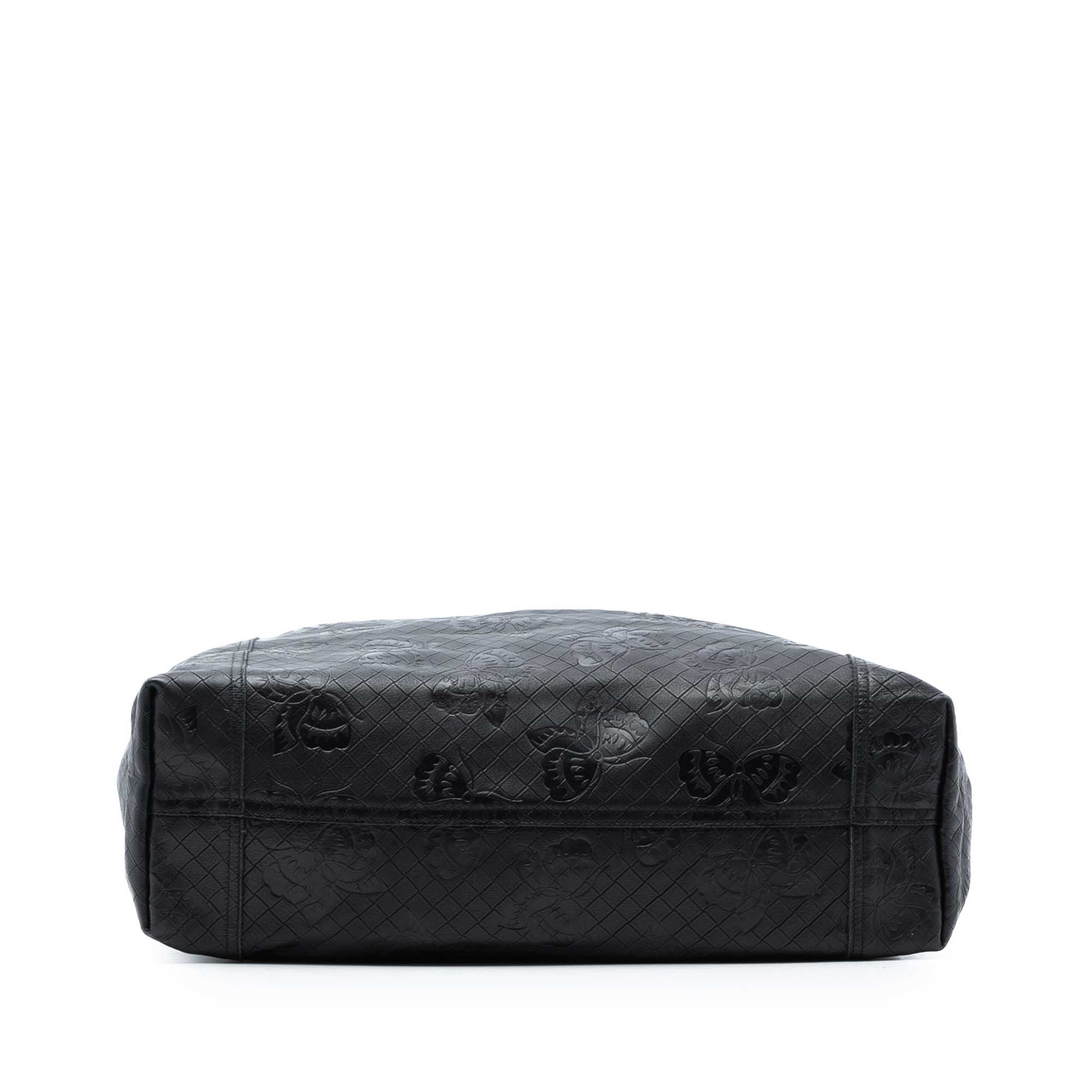 Bottega Veneta Nappa Intrecciomirage Butterfly Tote, från Luxclusif, i färgen black. Klicka för att öppna bilden i stort format