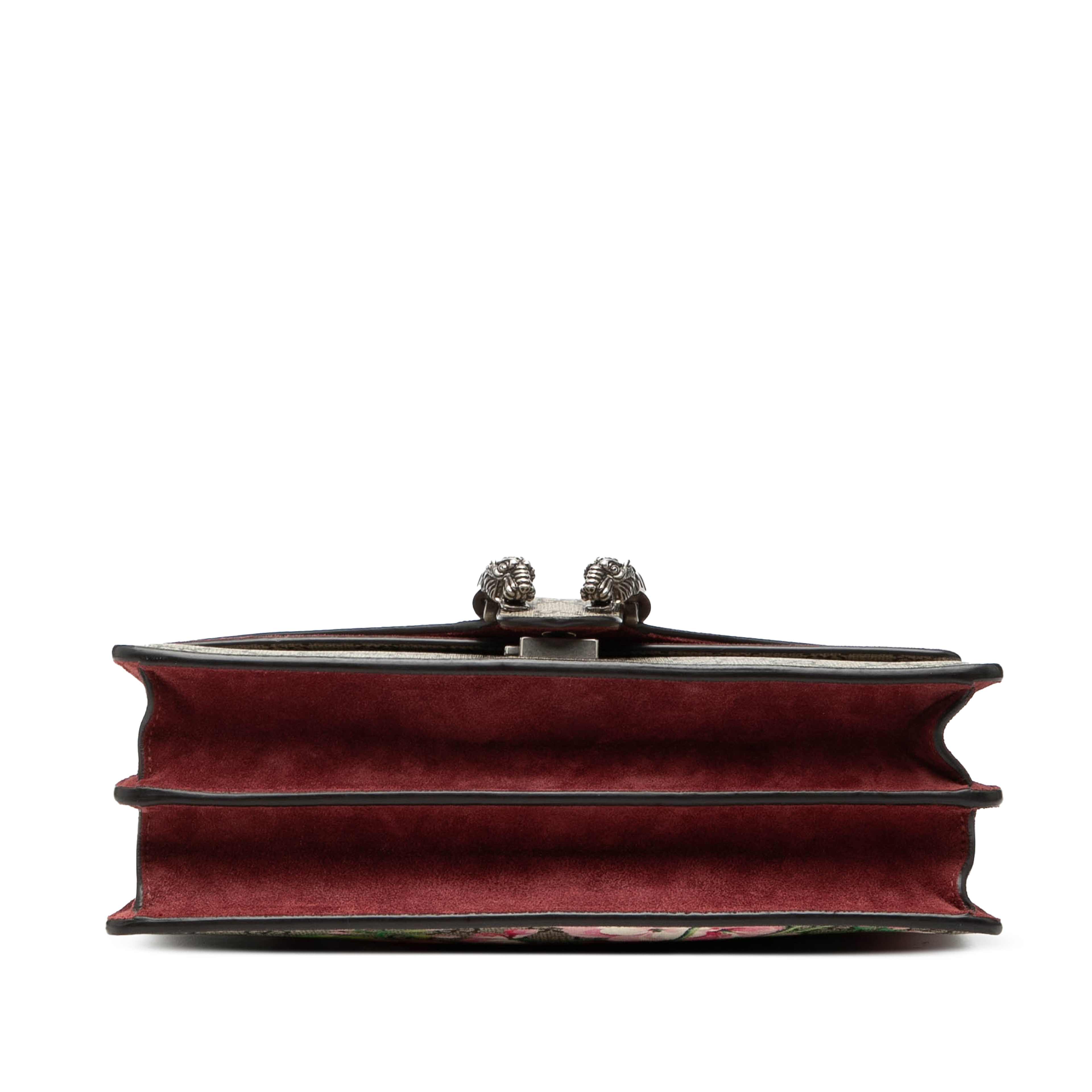 Gucci Medium Gg Supreme Blooms Dionysus Shoulder Bag, från Luxclusif, i färgen beige. Klicka för att öppna bilden i stort format