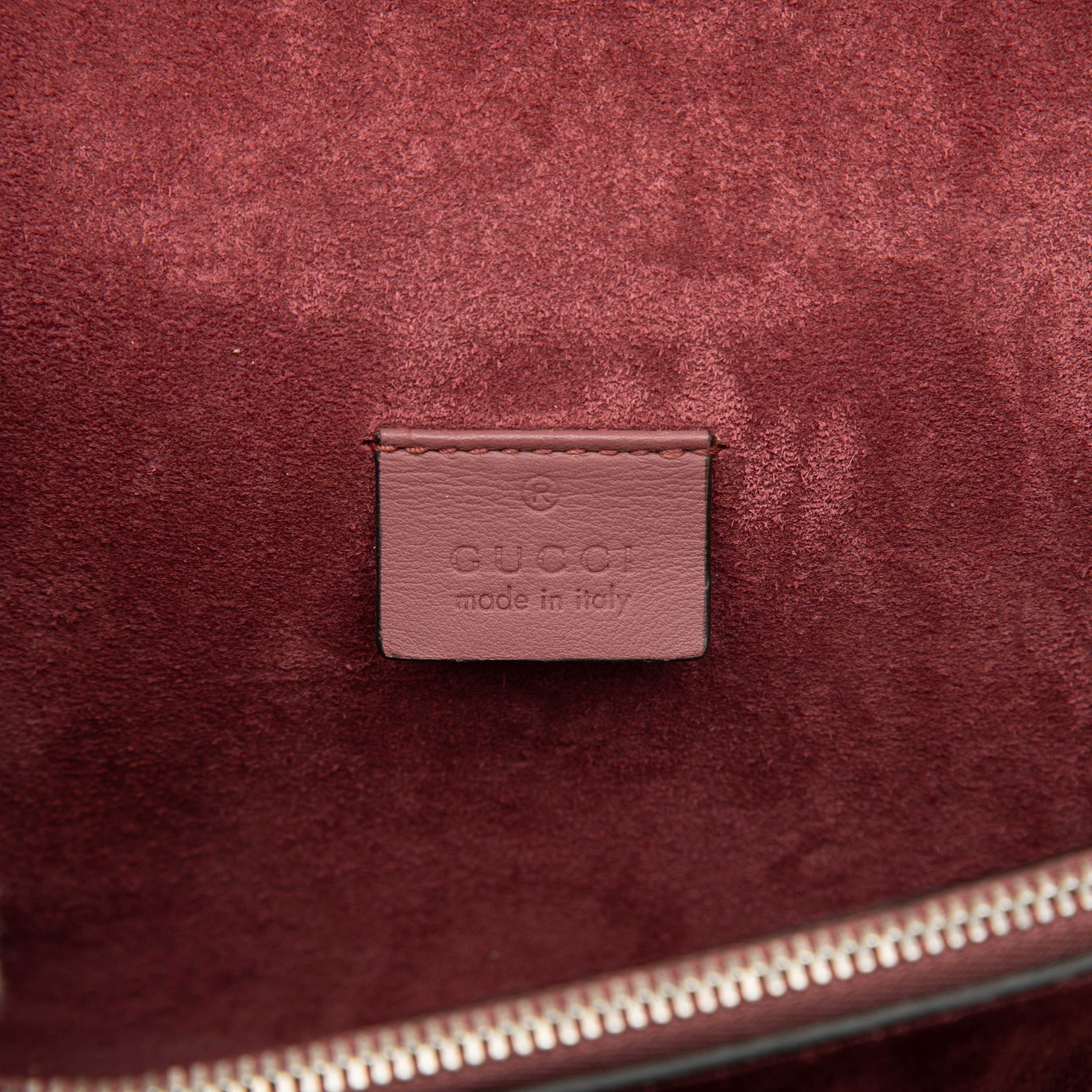 Gucci Medium Gg Supreme Blooms Dionysus Shoulder Bag, från Luxclusif, i färgen beige. Klicka för att öppna bilden i stort format