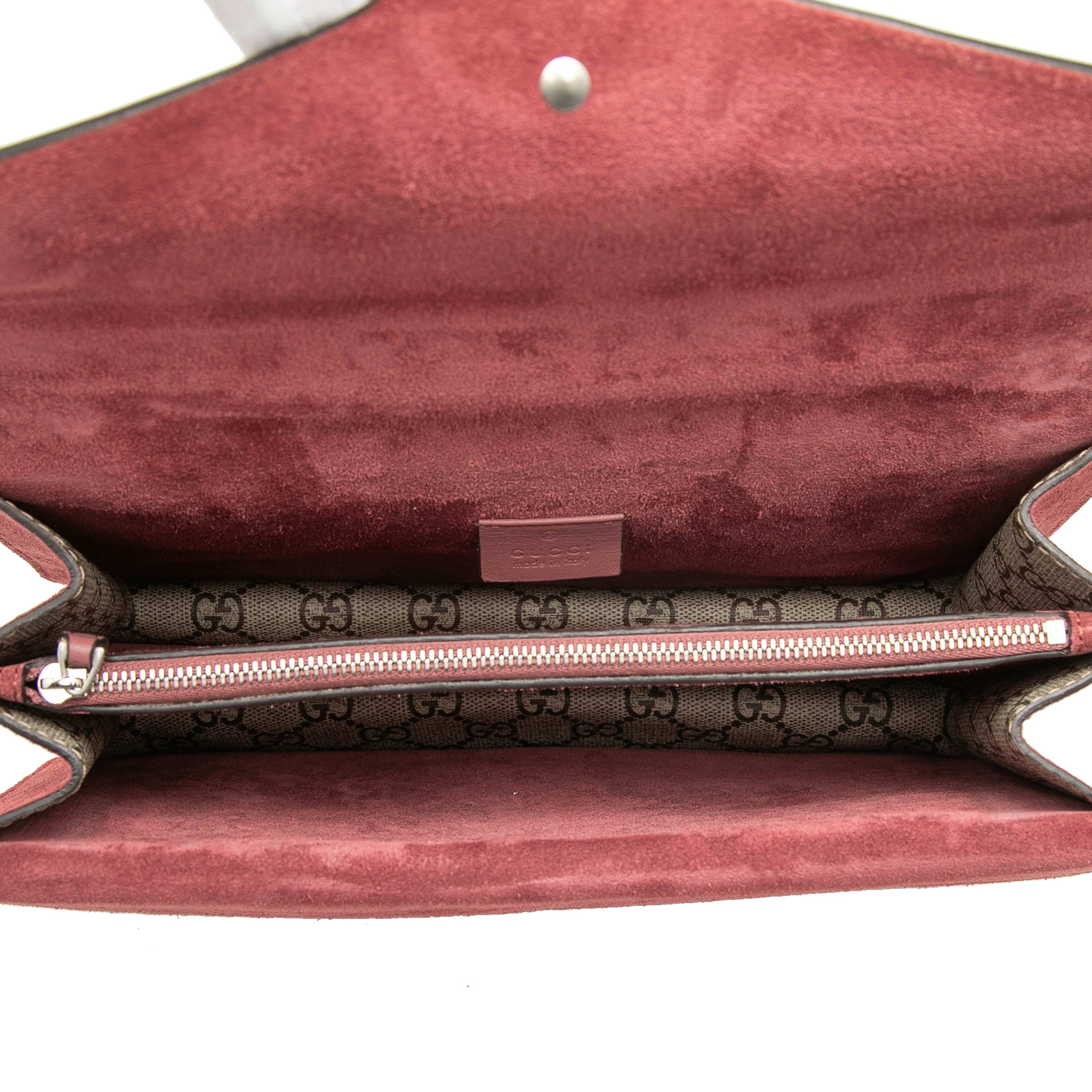 Gucci Medium Gg Supreme Blooms Dionysus Shoulder Bag, från Luxclusif, i färgen beige. Klicka för att öppna bilden i stort format