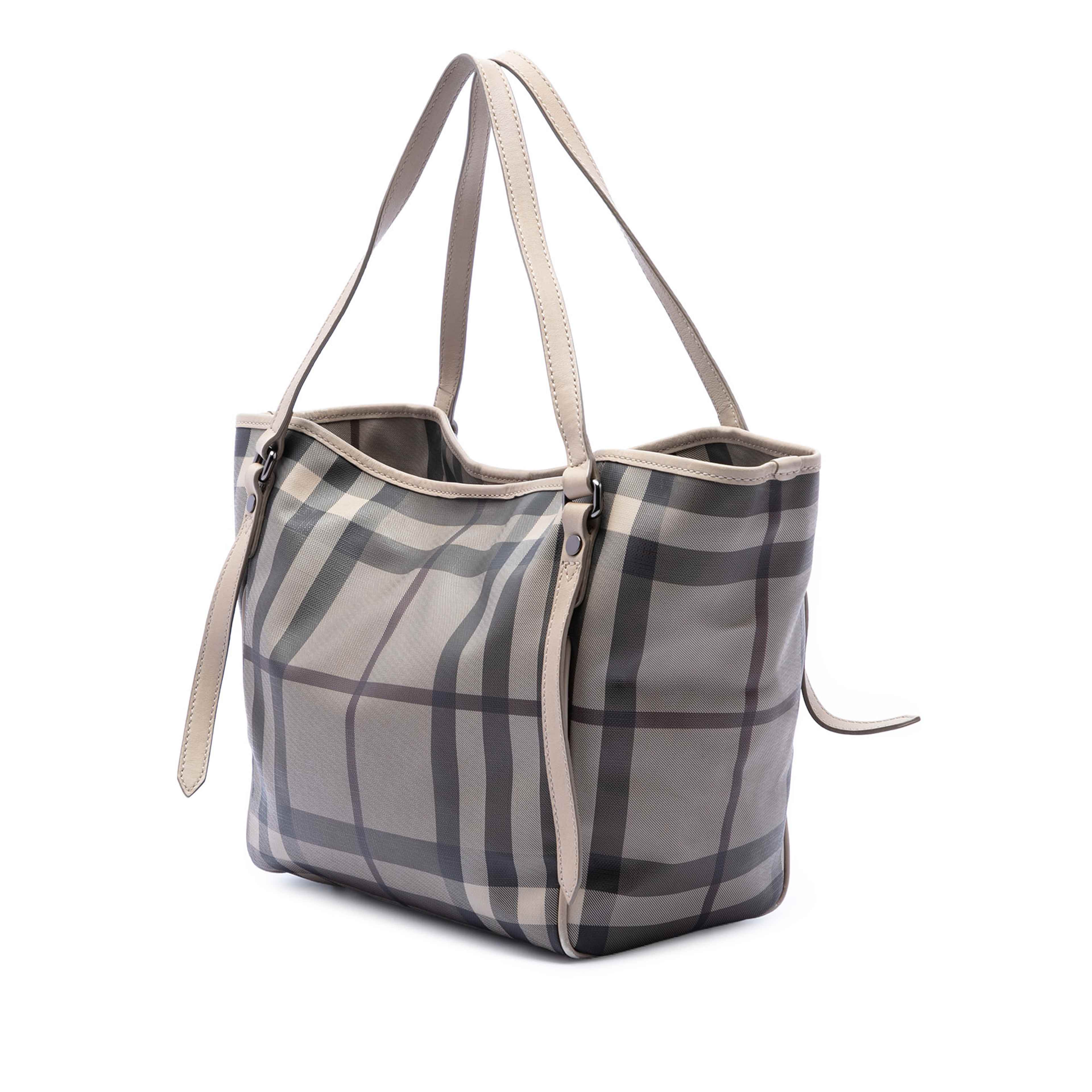 Burberry Small Smoke Check Coated Canvas Canterbury Tote, från Luxclusif, i färgen gray. Klicka för att öppna bilden i stort format