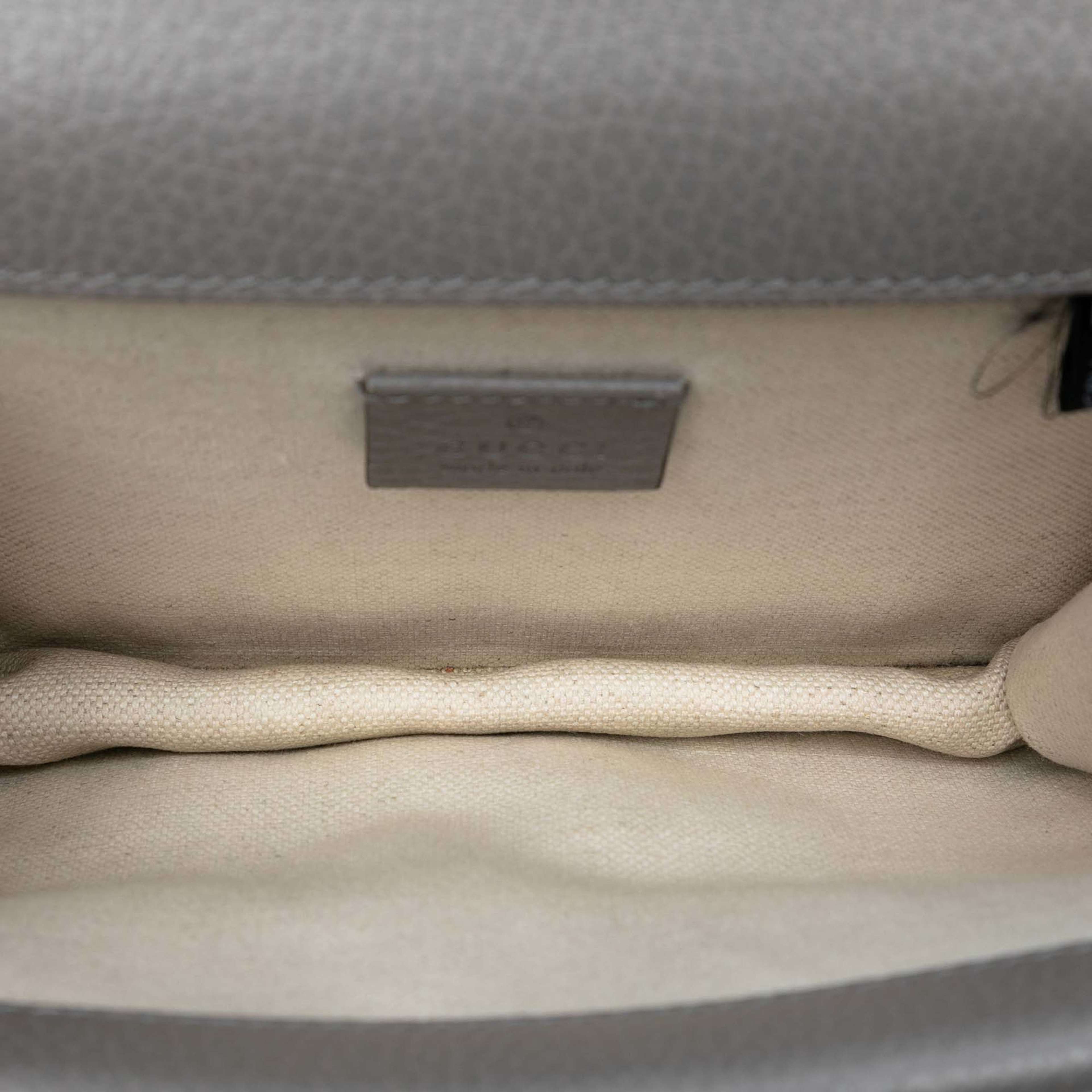 Gucci Small Leather Dionysus Crossbody, från Luxclusif, i färgen gray. Klicka för att öppna bilden i stort format