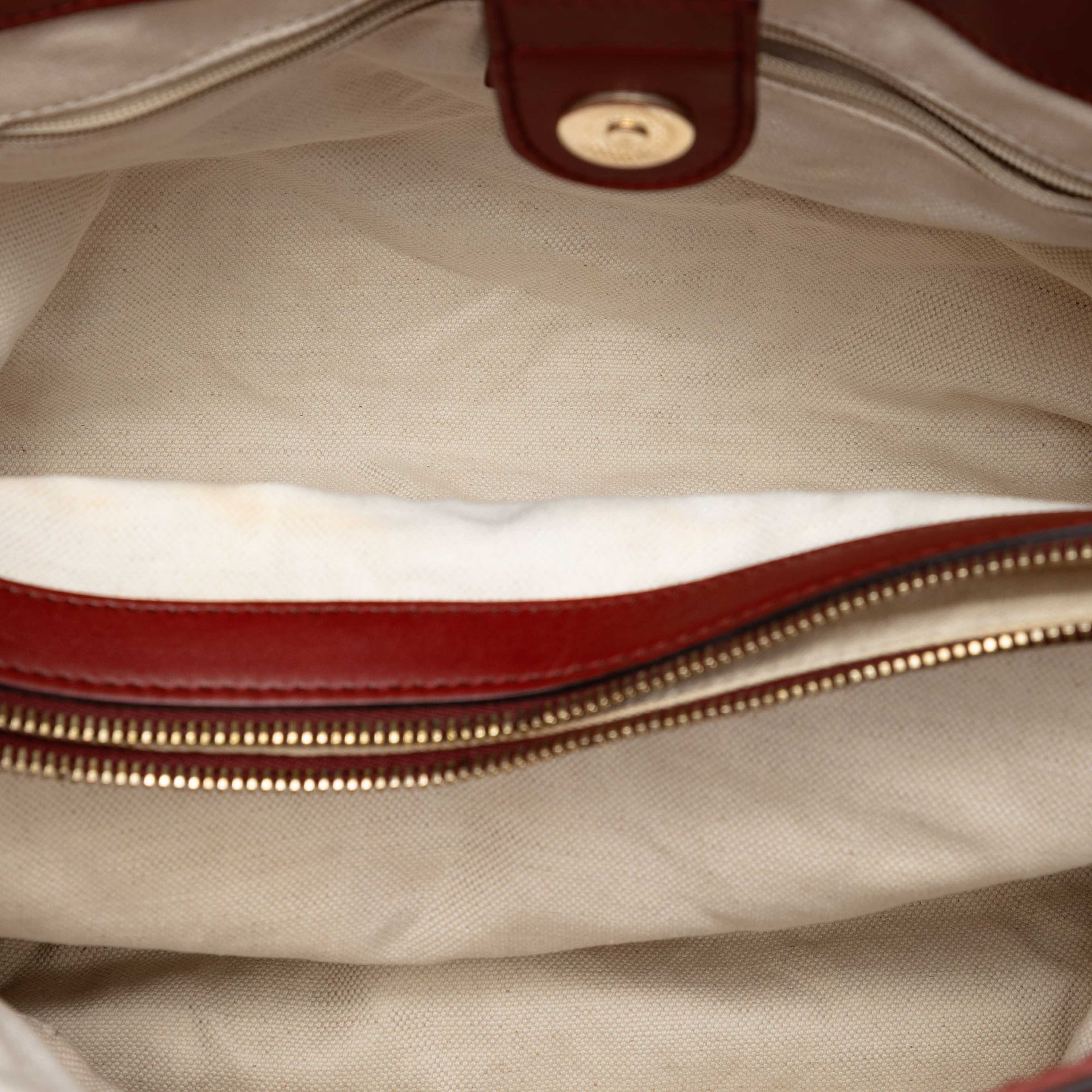 Gucci Gg Canvas Sukey Tote, från Luxclusif, i färgen beige. Klicka för att öppna bilden i stort format